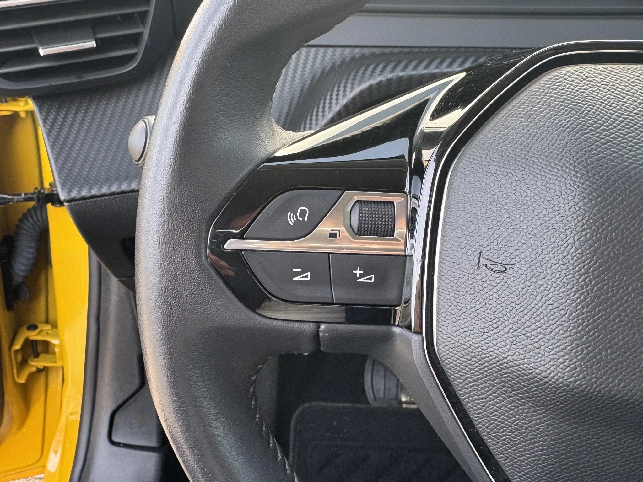 Peugeot-e-208-image-12