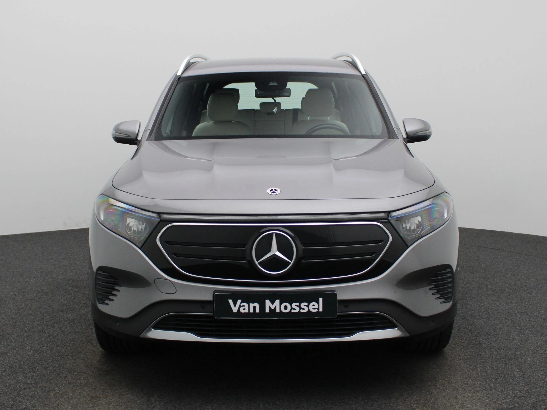 Mercedes-Benz-EQB-image-2