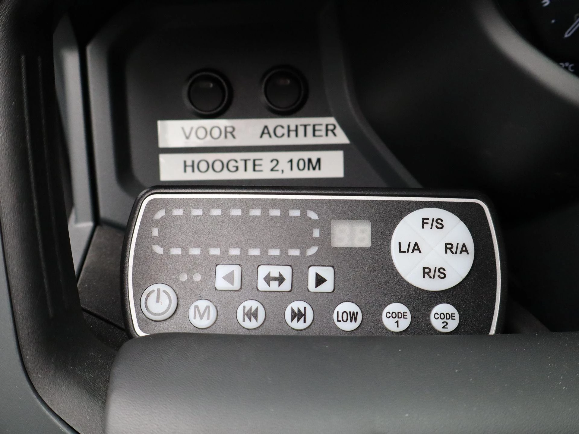 Land Rover-Defender-image-16