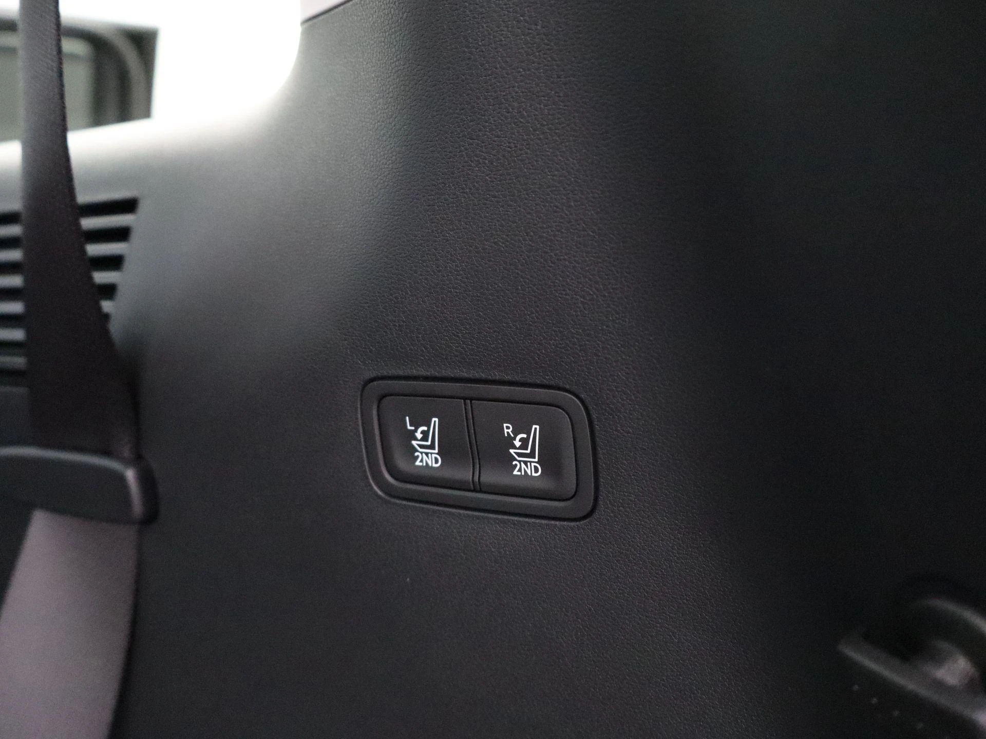 Hyundai-Santa Fe-image-29