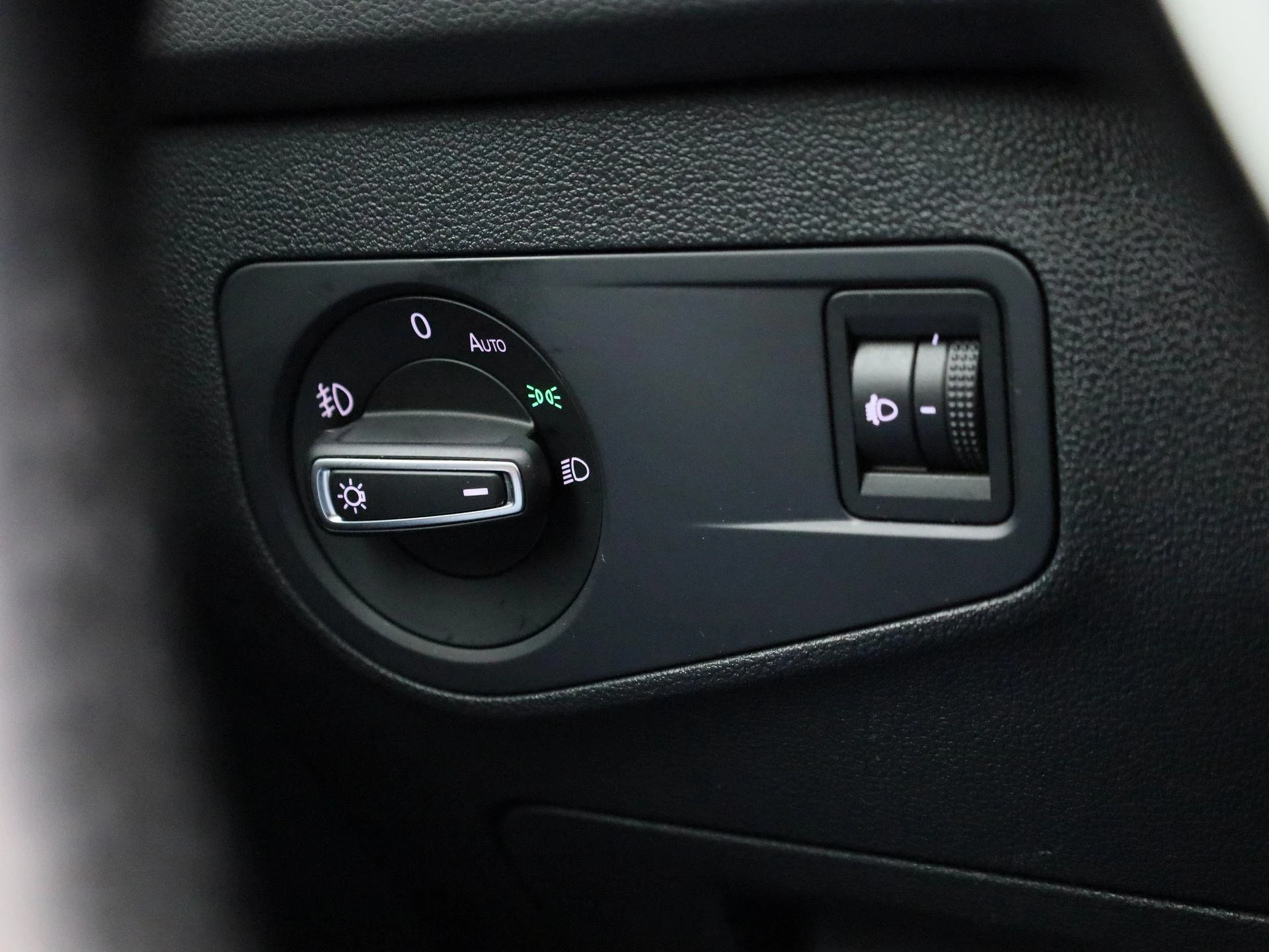 Volkswagen-Tiguan-image-20