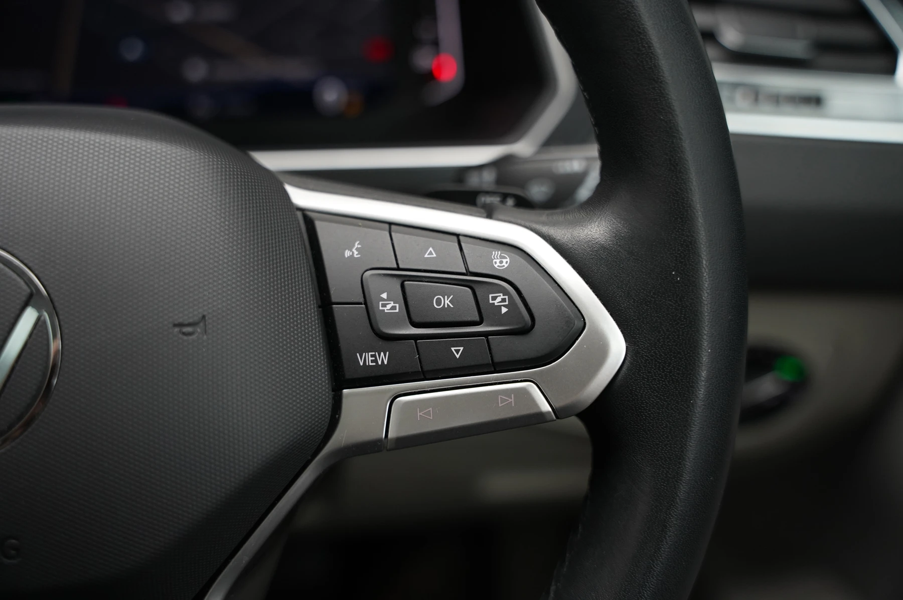 Volkswagen-Tiguan-image-18