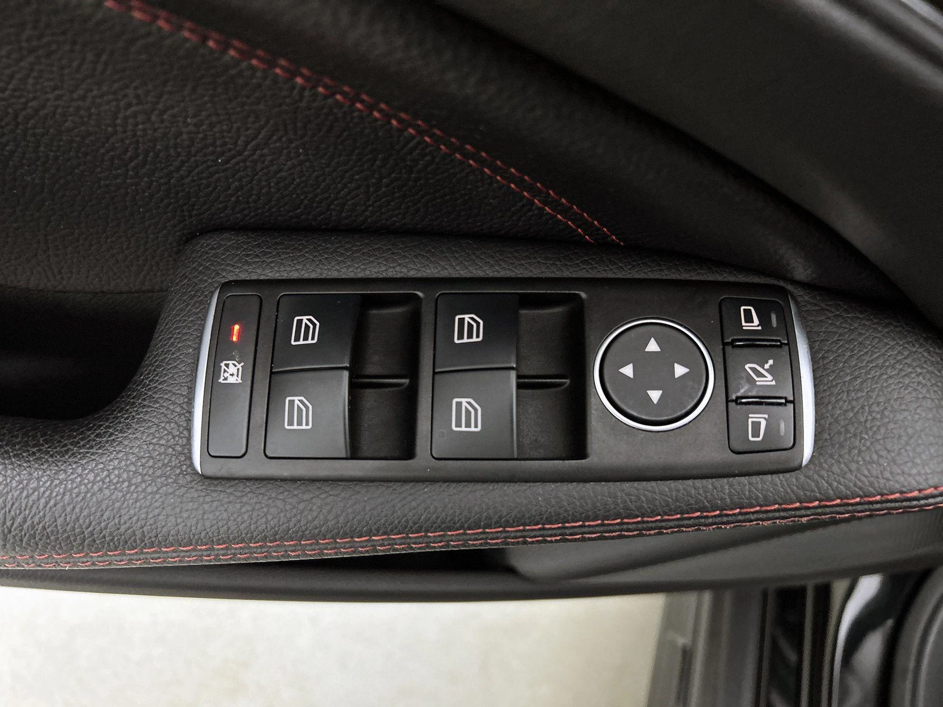 Mercedes-Benz-GLA-image-35