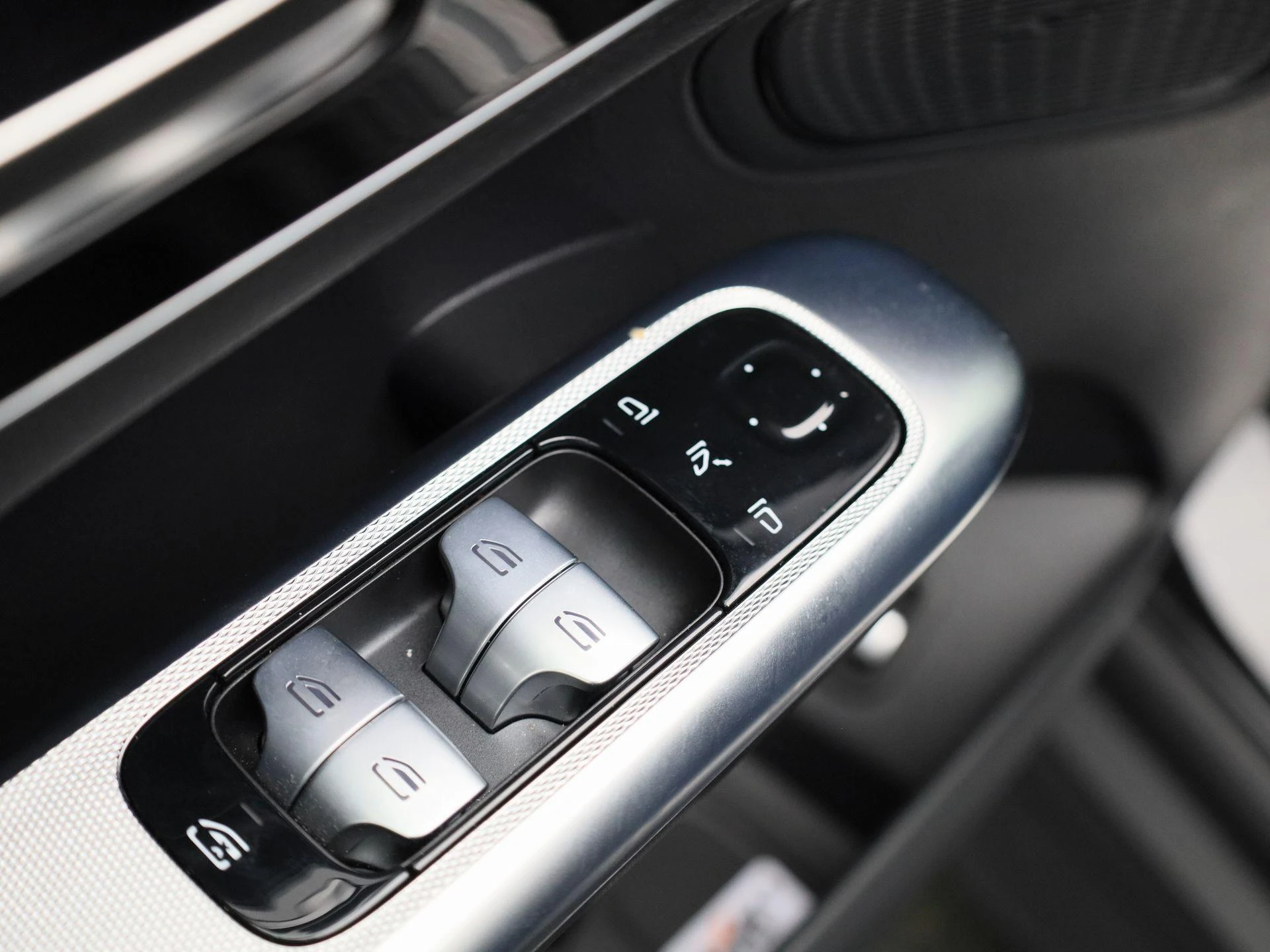 Mercedes-Benz-GLC-image-33