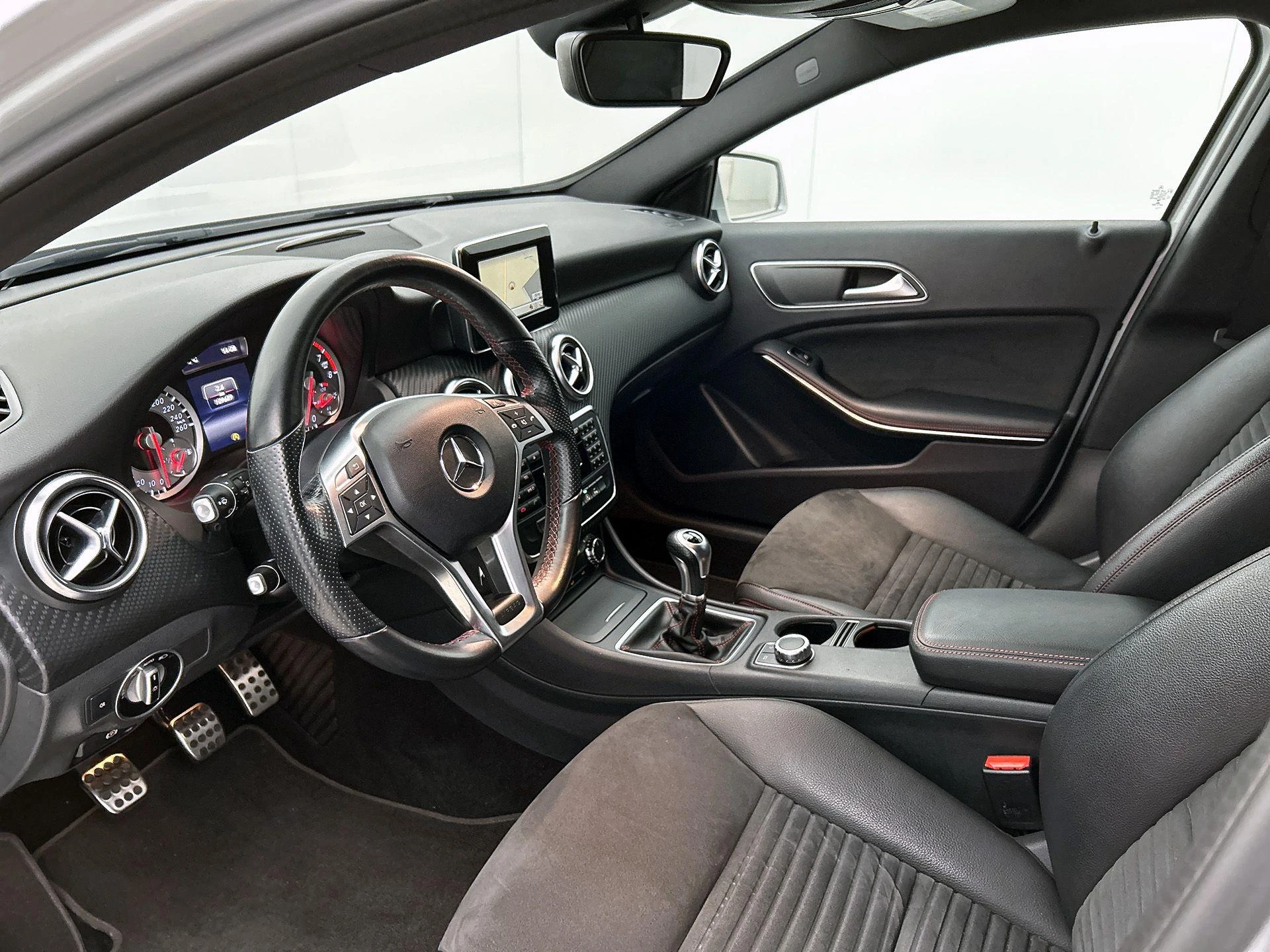 Mercedes-Benz-A-Klasse-image-8