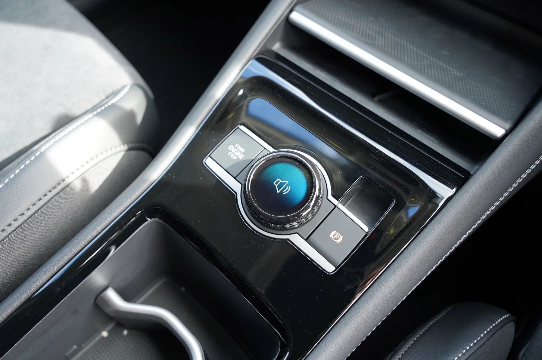 Volkswagen-Tiguan-image-19