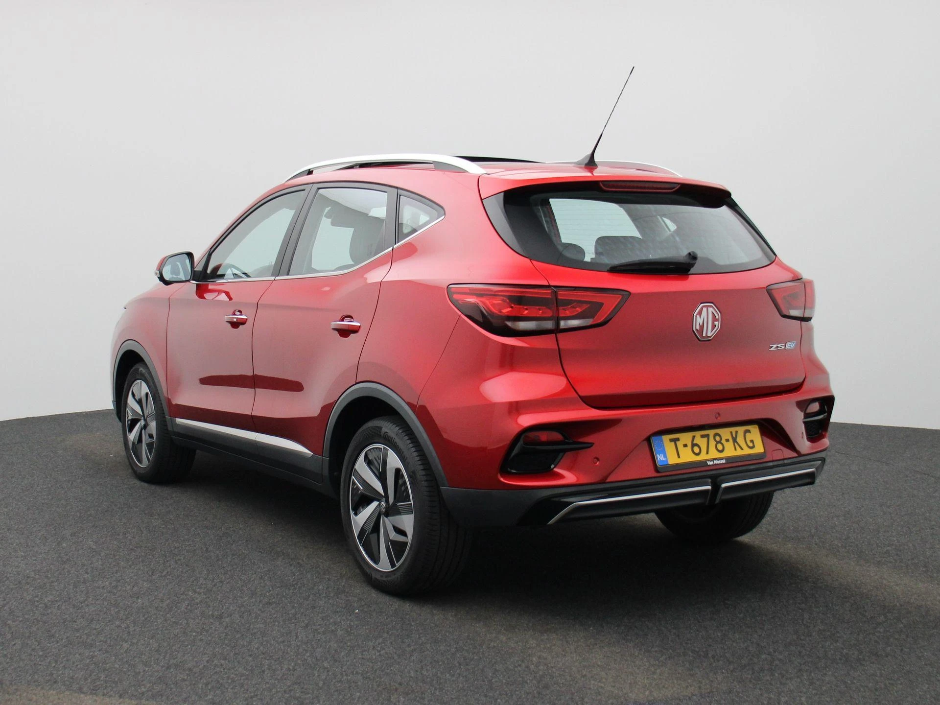 MG-ZS EV-image-1