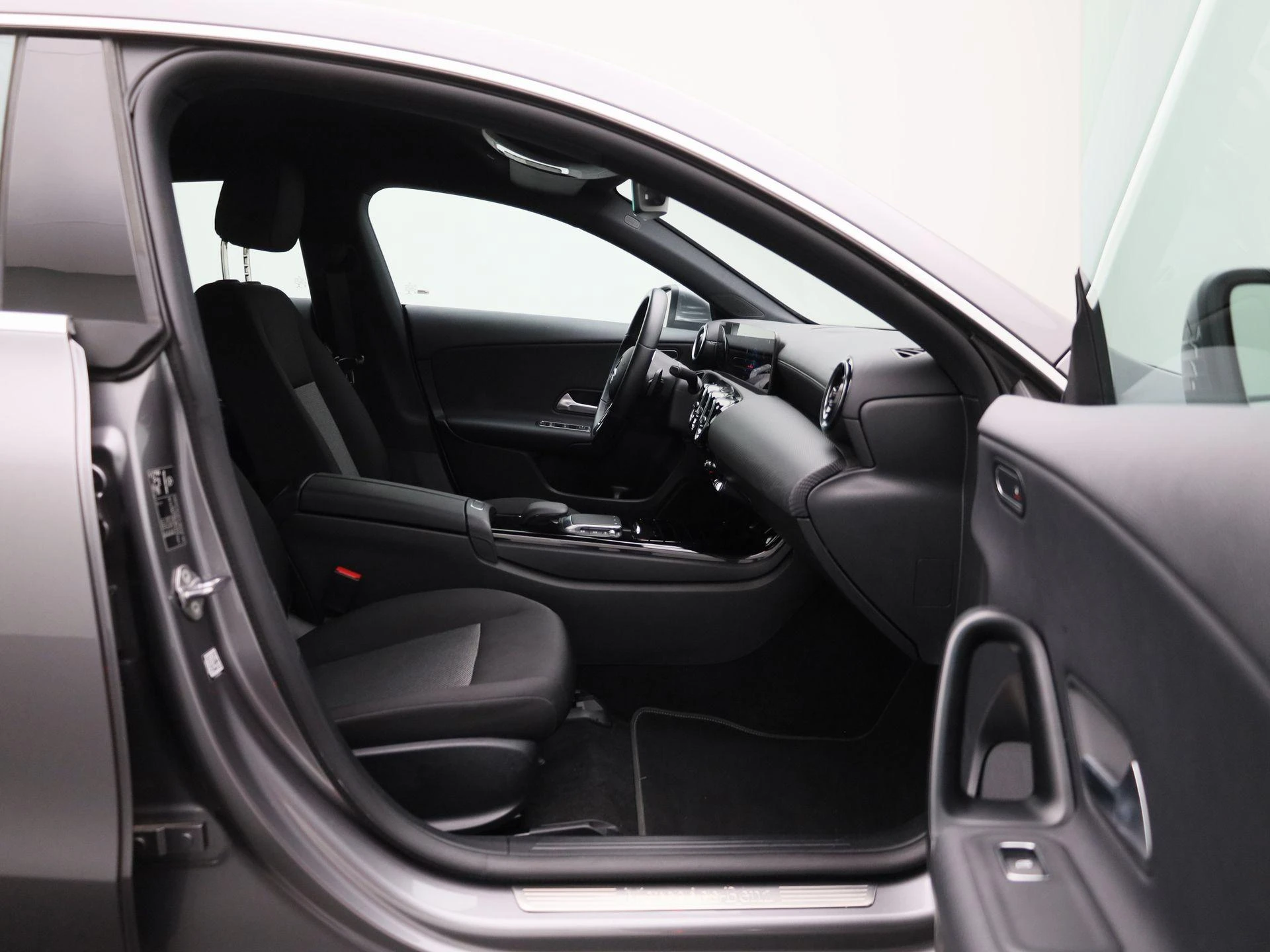 Mercedes-Benz-CLA-image-32