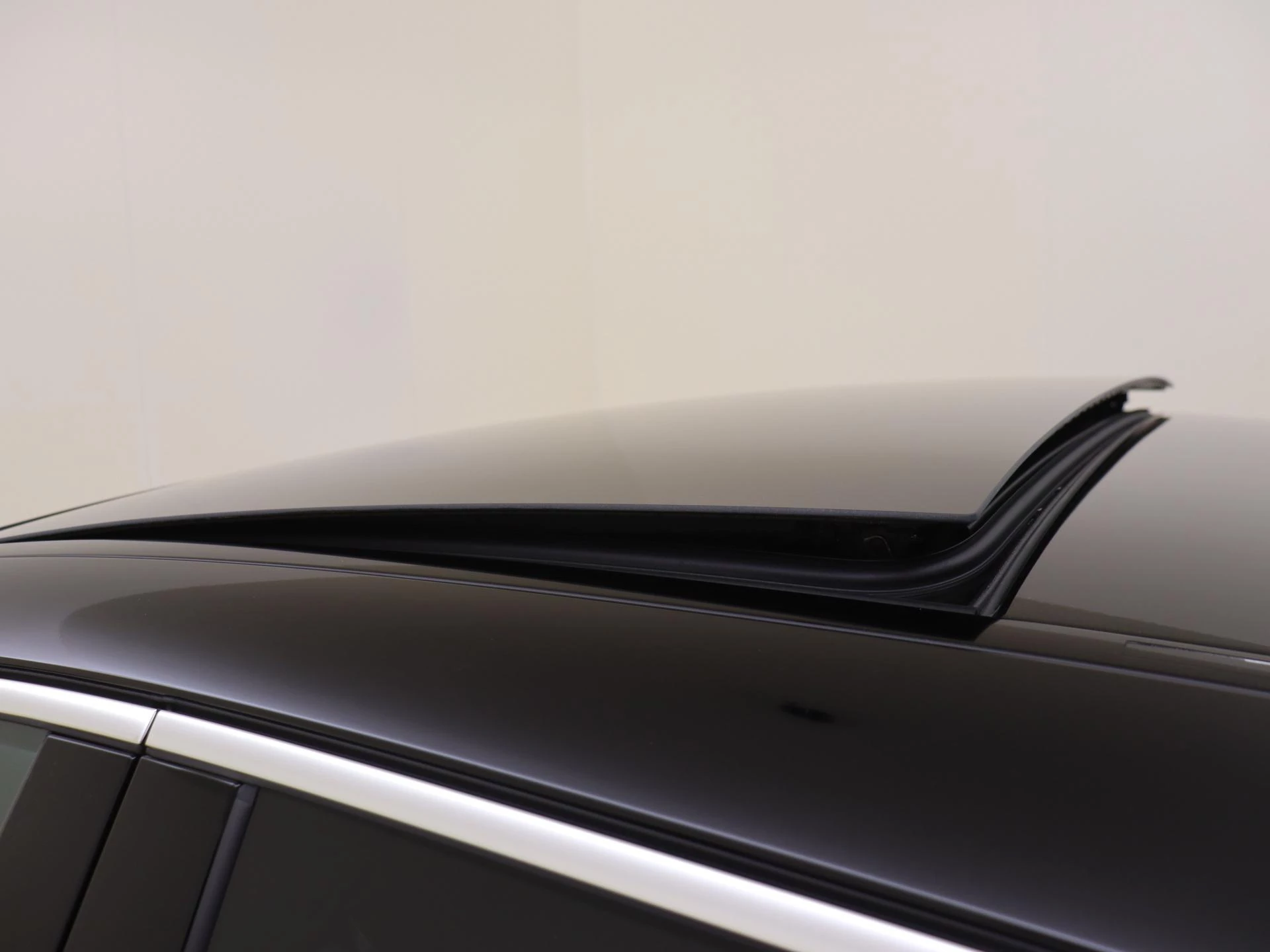 Mercedes-Benz-GLC-image-27