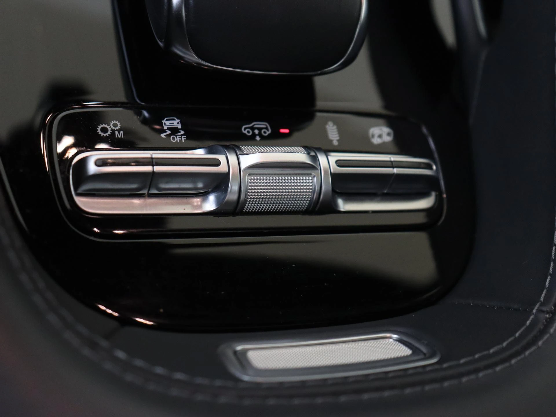 Mercedes-Benz-GLE-image-30