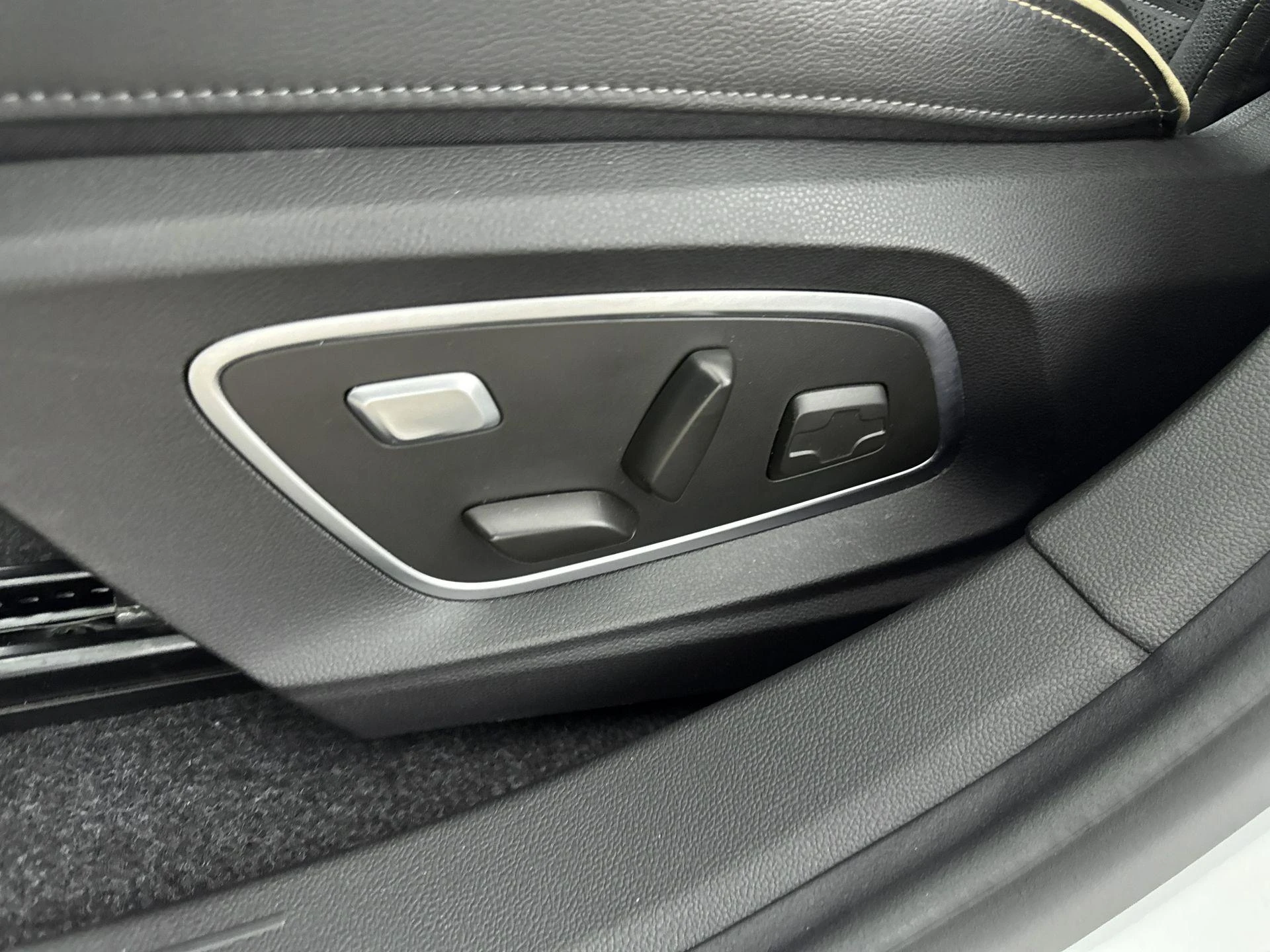 Renault-Megane E-Tech-image-18