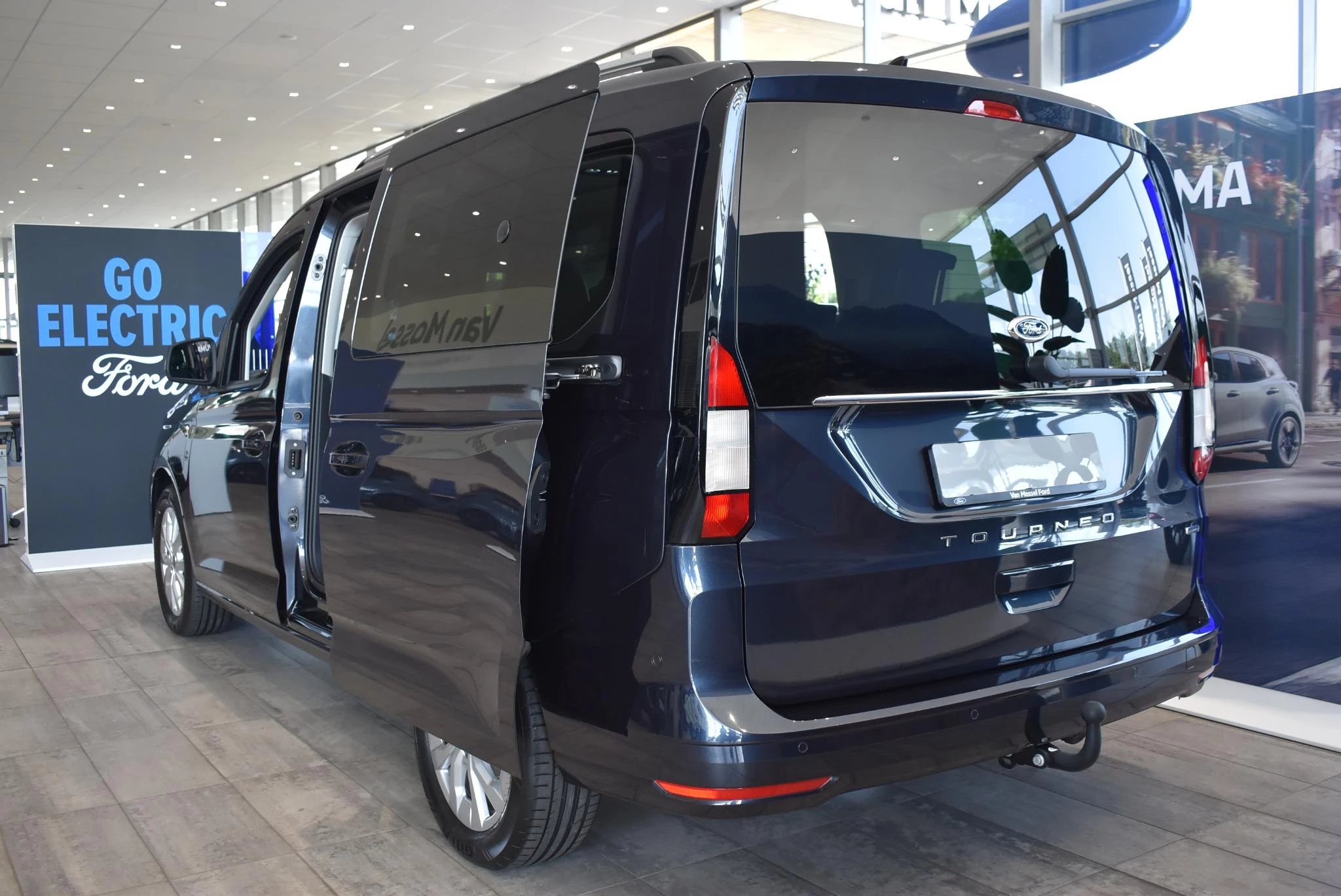 Ford Tourneo Connect 1.5 EcoBoost PHEV L2 Limited/Titanium