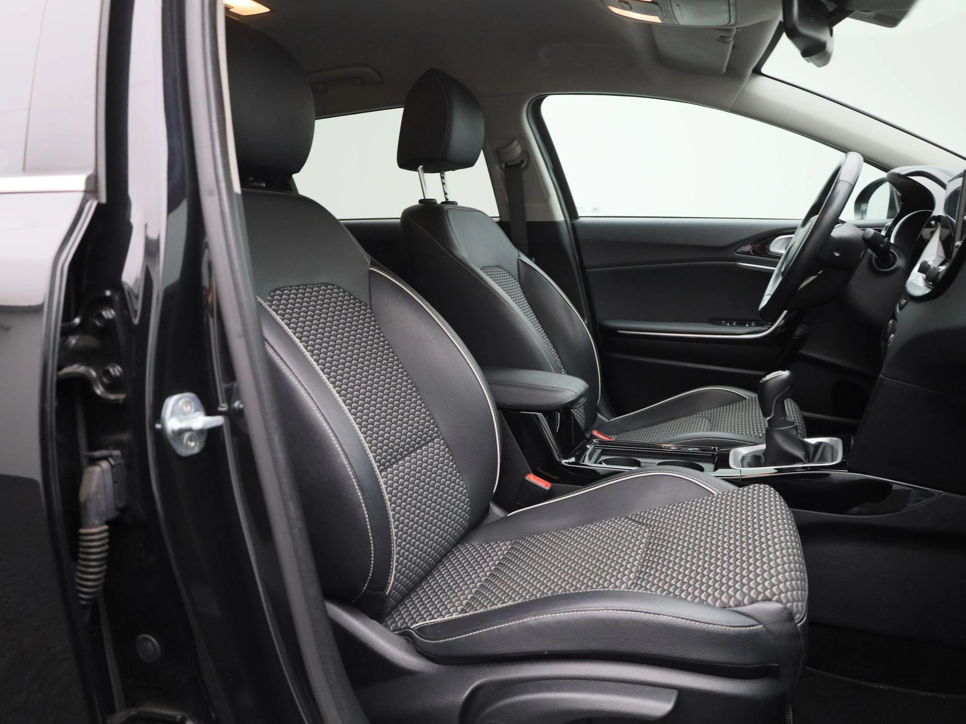 Kia-Ceed Sportswagon-image-31