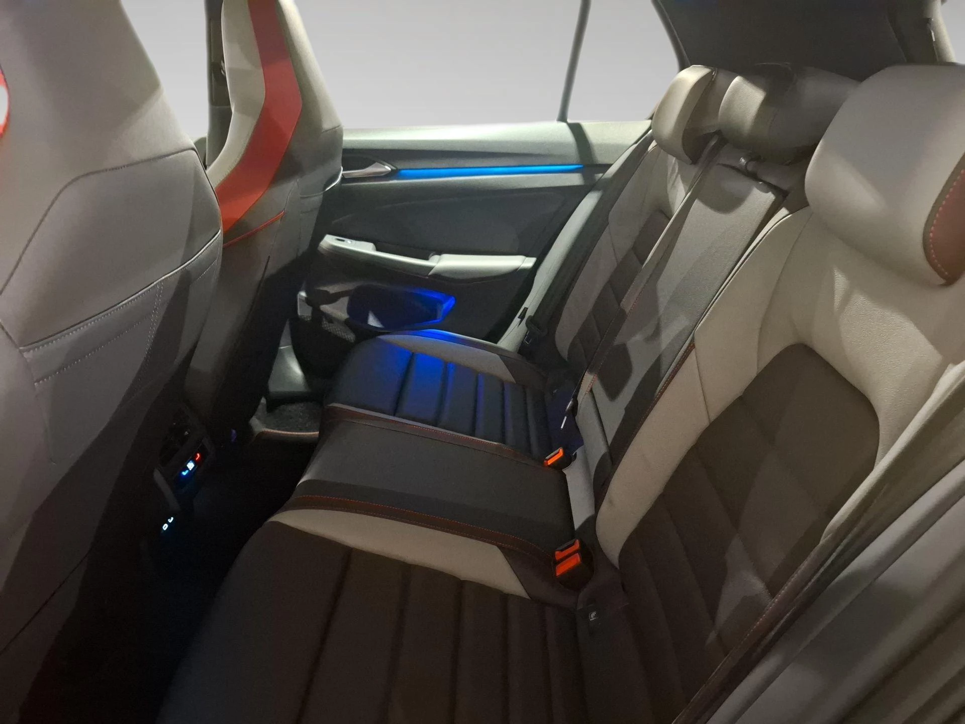 Volkswagen-Golf-image-10