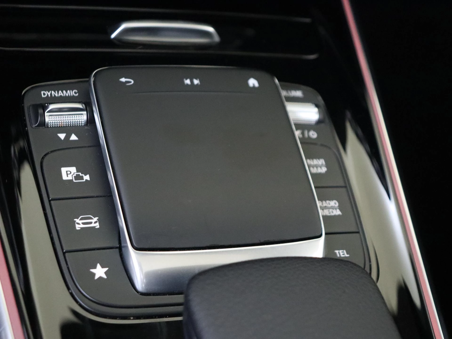 Mercedes-Benz-GLA-image-20