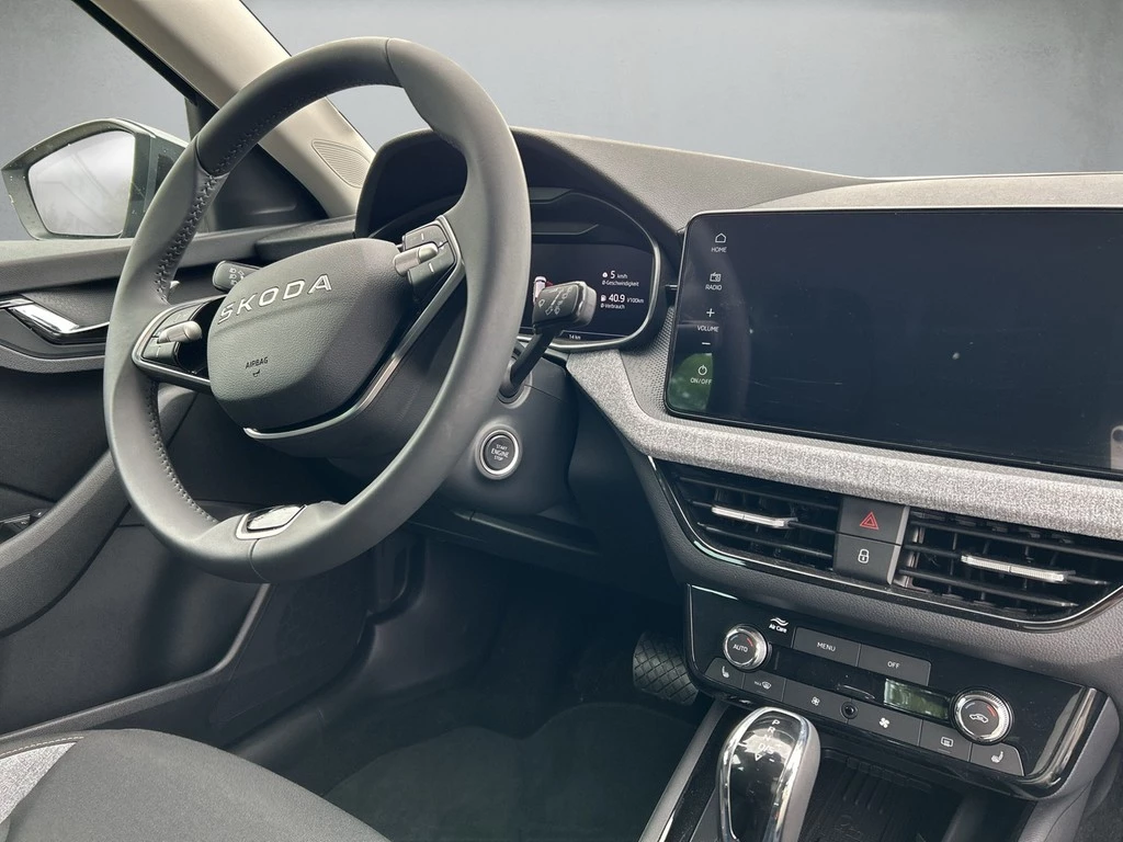 Škoda Scala Tour 1.0 TSI 85 kW (116 PS) DSG 7-Gang-DSG Fahrassi Plus Komfort Plus SKL