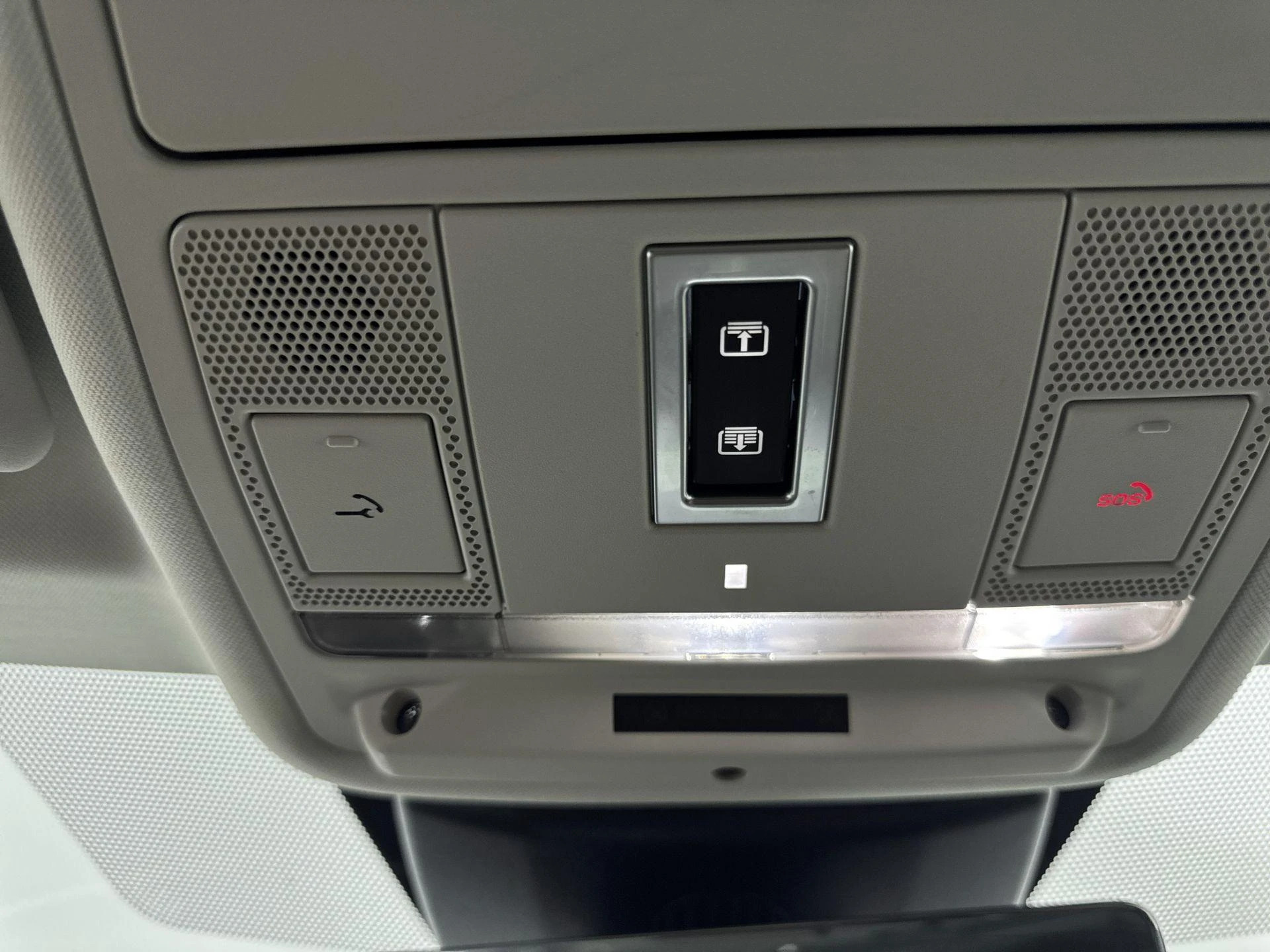 Land Rover-Range Rover Evoque-image-9