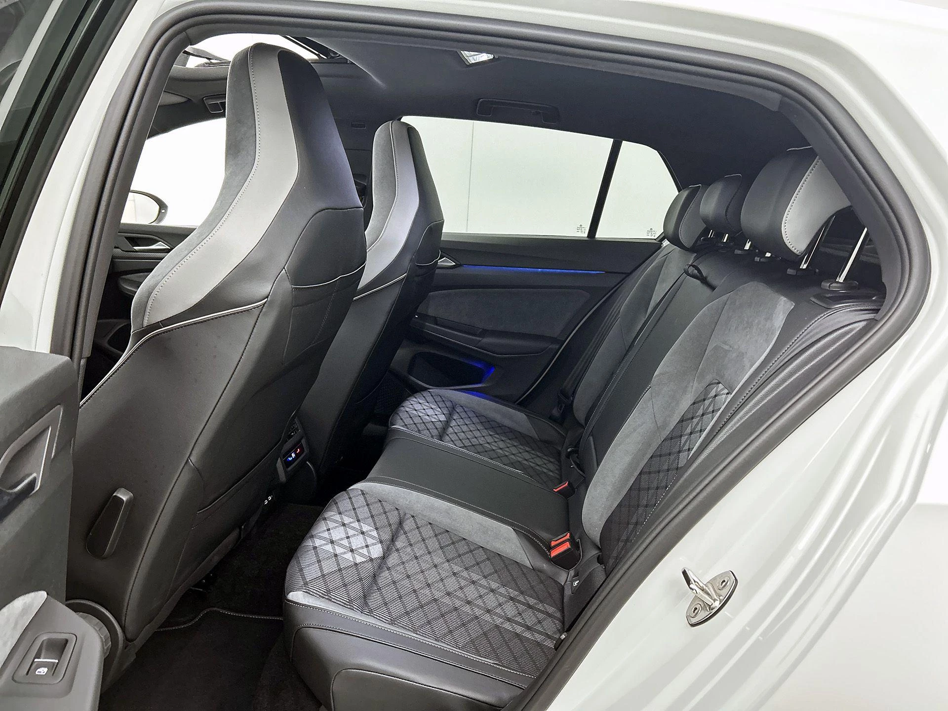 Volkswagen-Golf-image-26