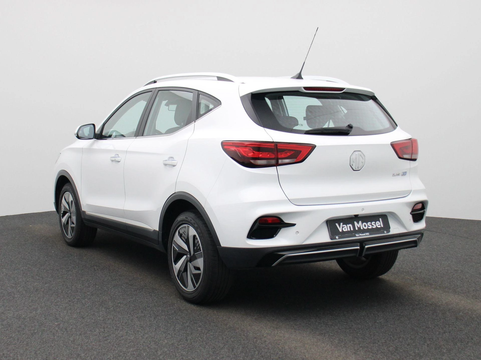 MG-ZS EV-image-3