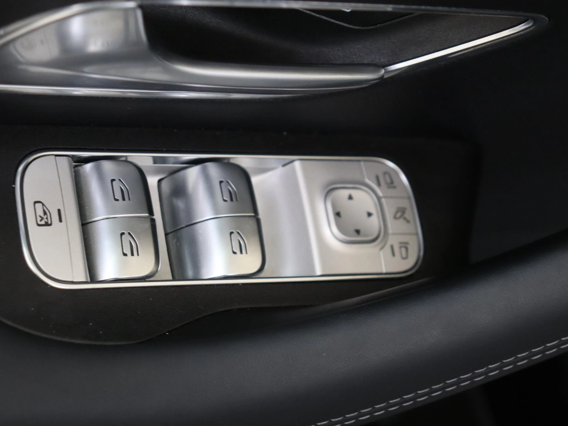 Mercedes-Benz-GLE-image-38