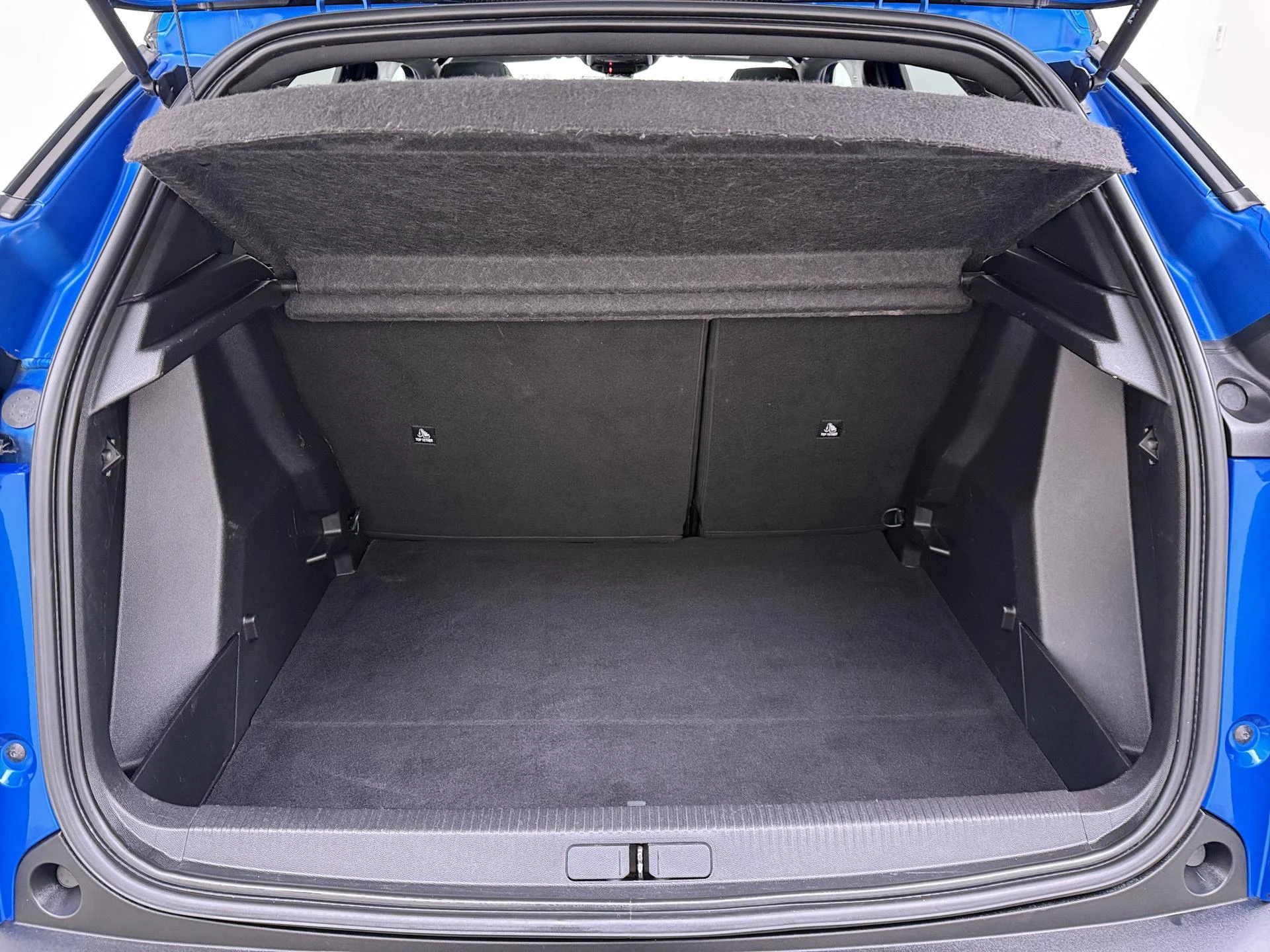 Peugeot-e-2008-image-10