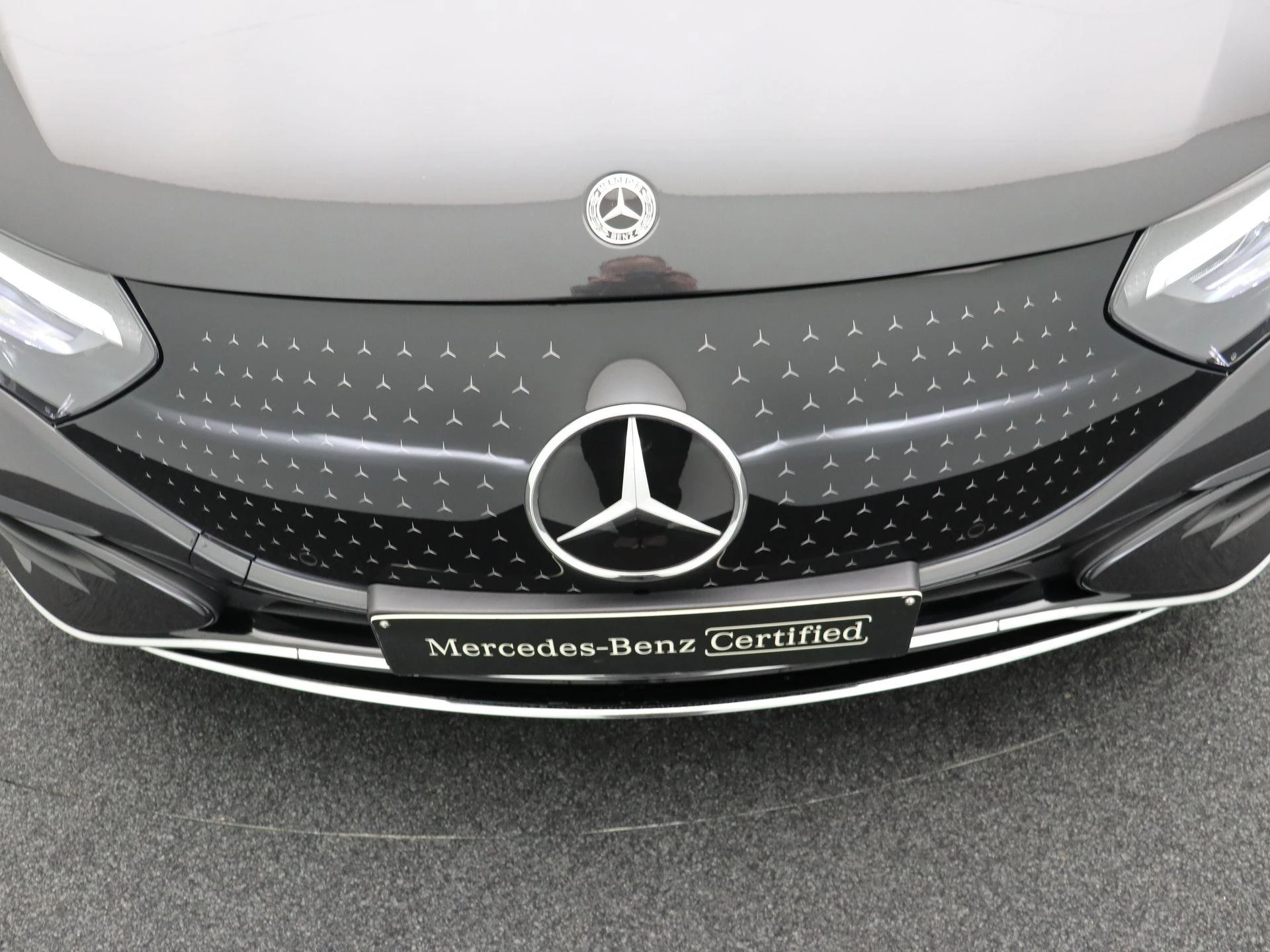 Mercedes-Benz EQE 300 AMG Line + PANORAMISCH DAK + CARPLAY + LED +