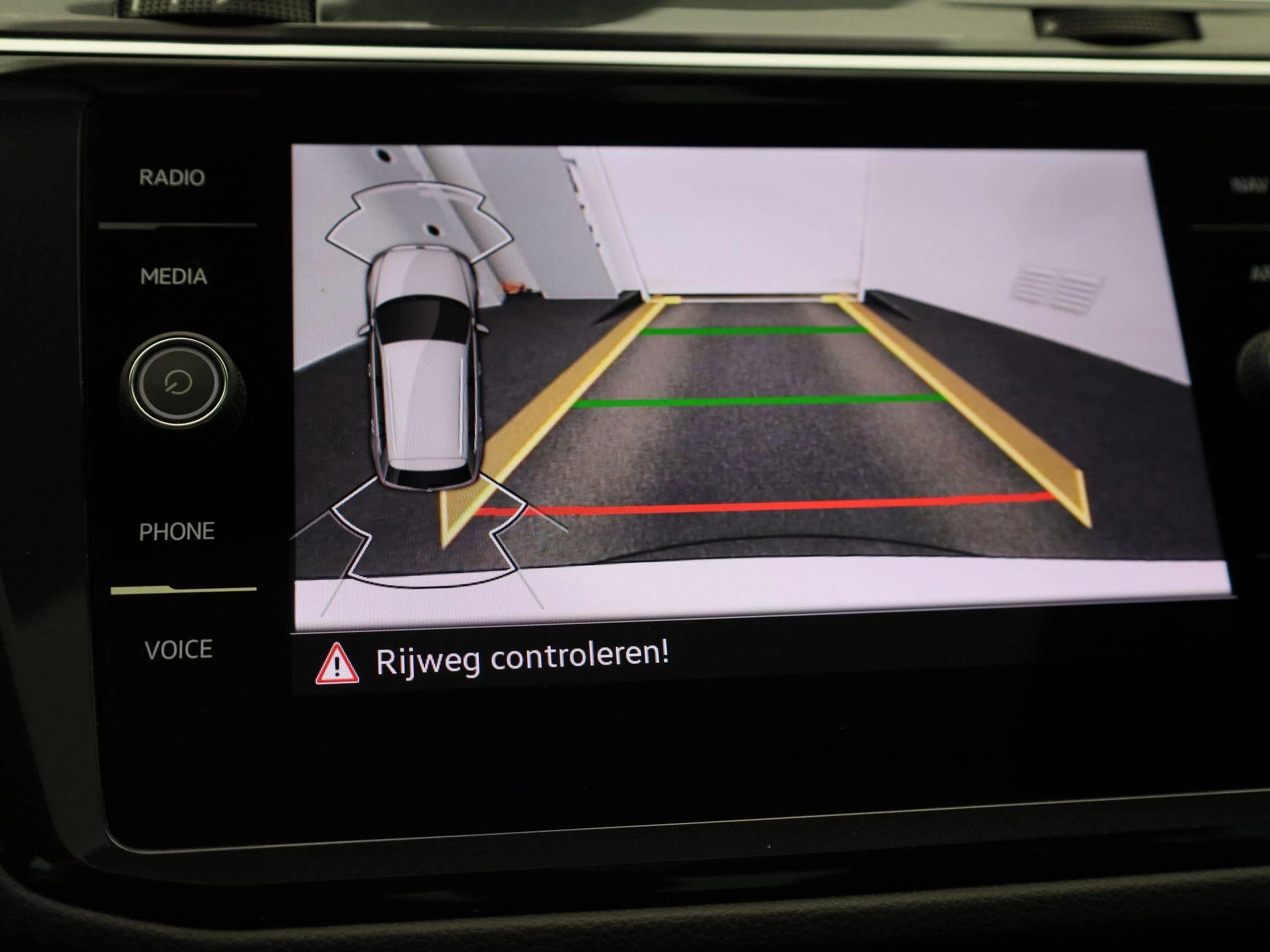 Volkswagen-Tiguan-image-25