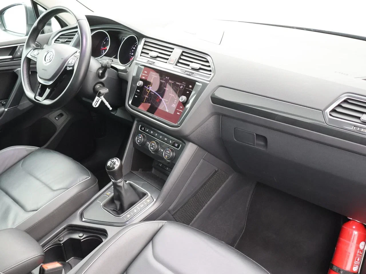 Volkswagen Tiguan Tiguan 1.4TSI 150PK *PANODAK*TREKHAAK*LEDER*PDC*ACC*NAVI*APP-CONNECT*MEMORY SEATS*...*