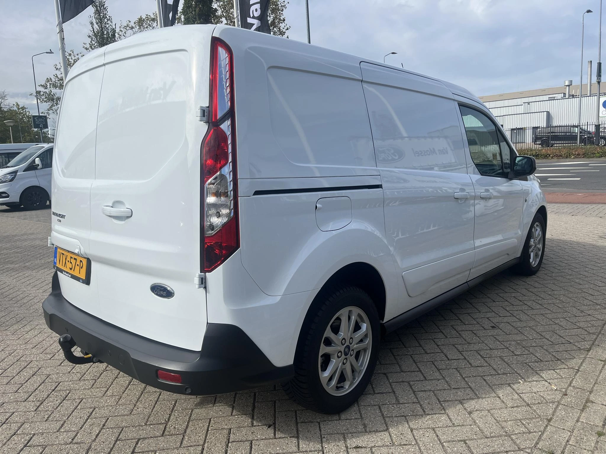 Ford-Transit Connect-image-4