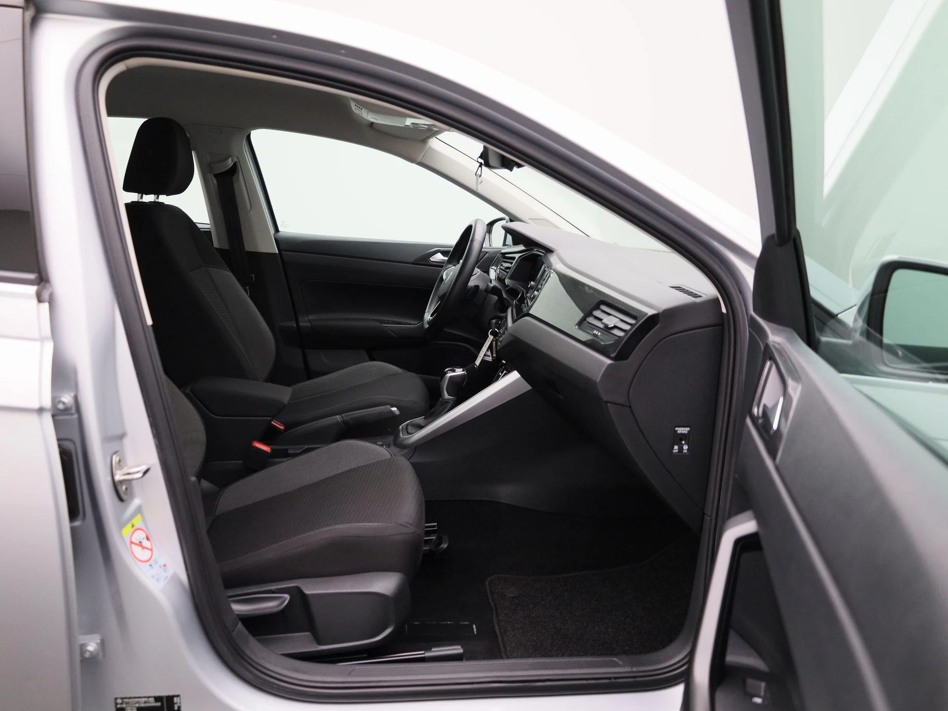 Volkswagen-Polo-image-28