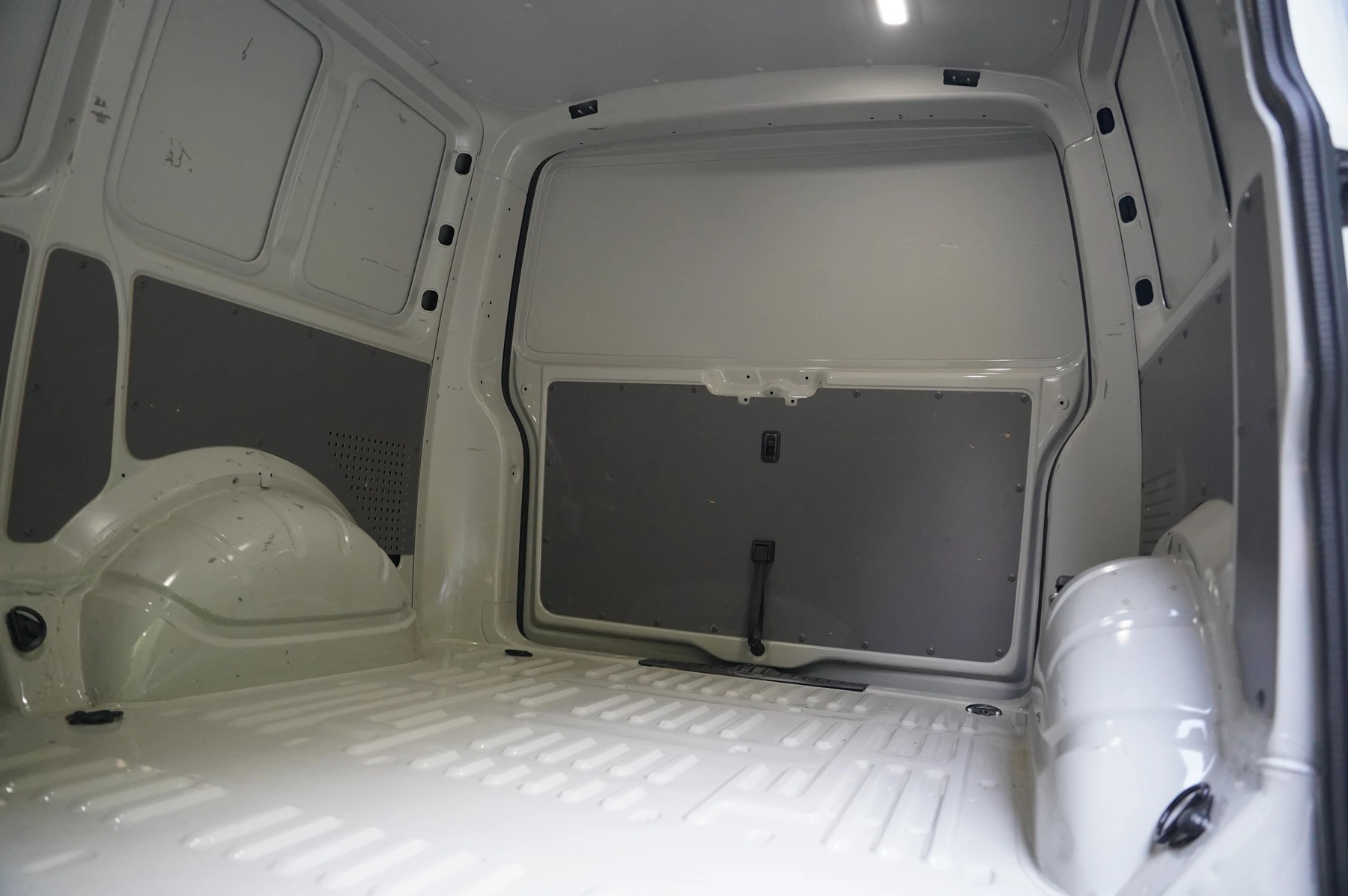 Volkswagen-Transporter-image-24
