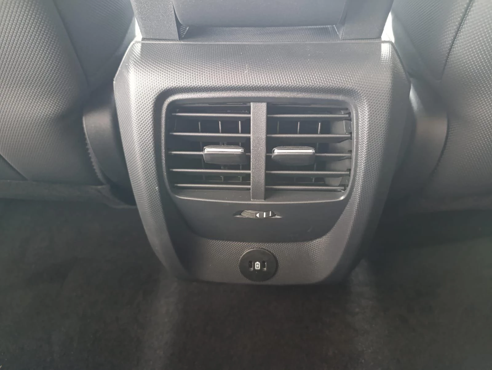 Ford-Mustang Mach-E-image-27