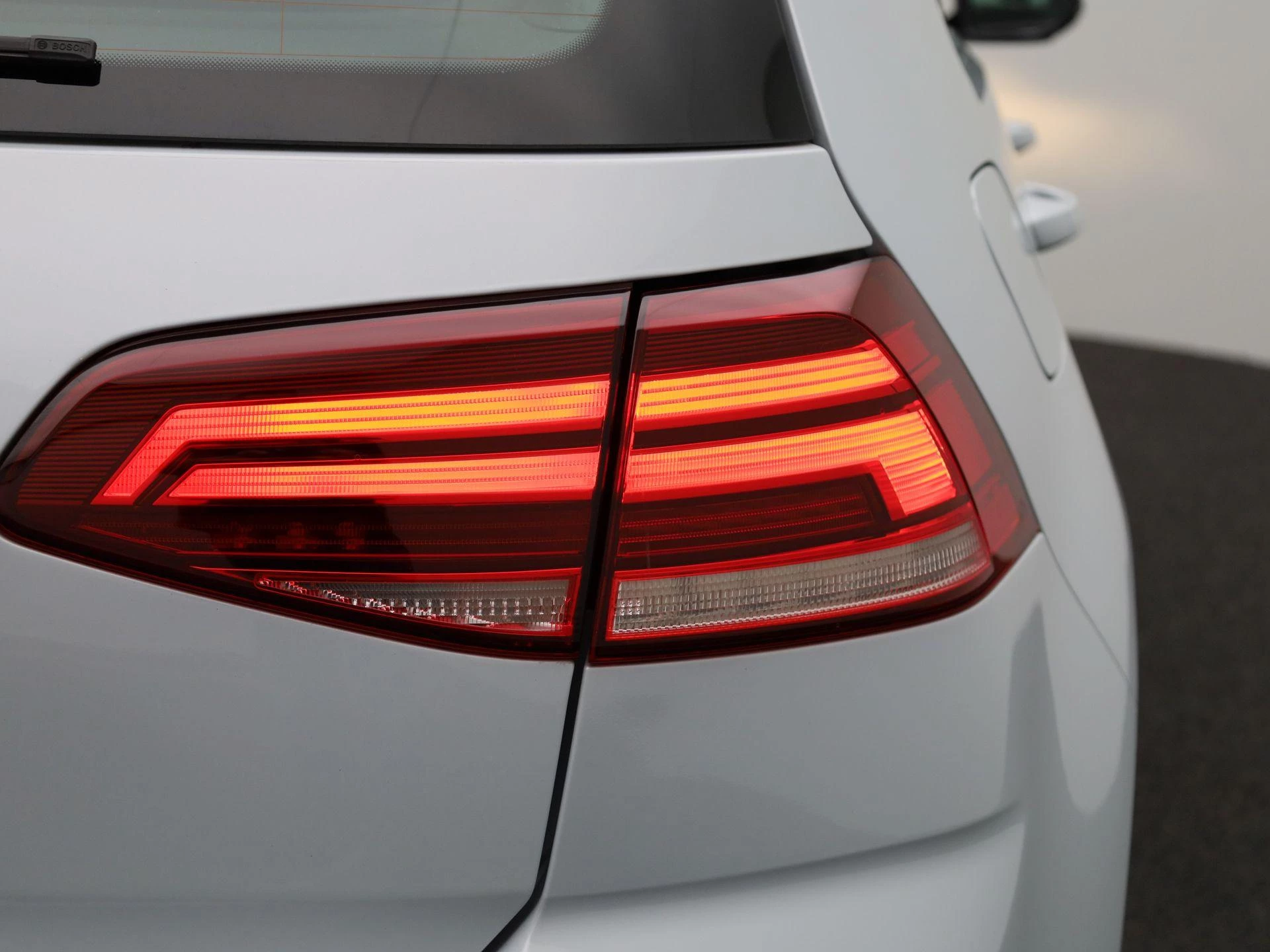 Volkswagen-Golf-image-34