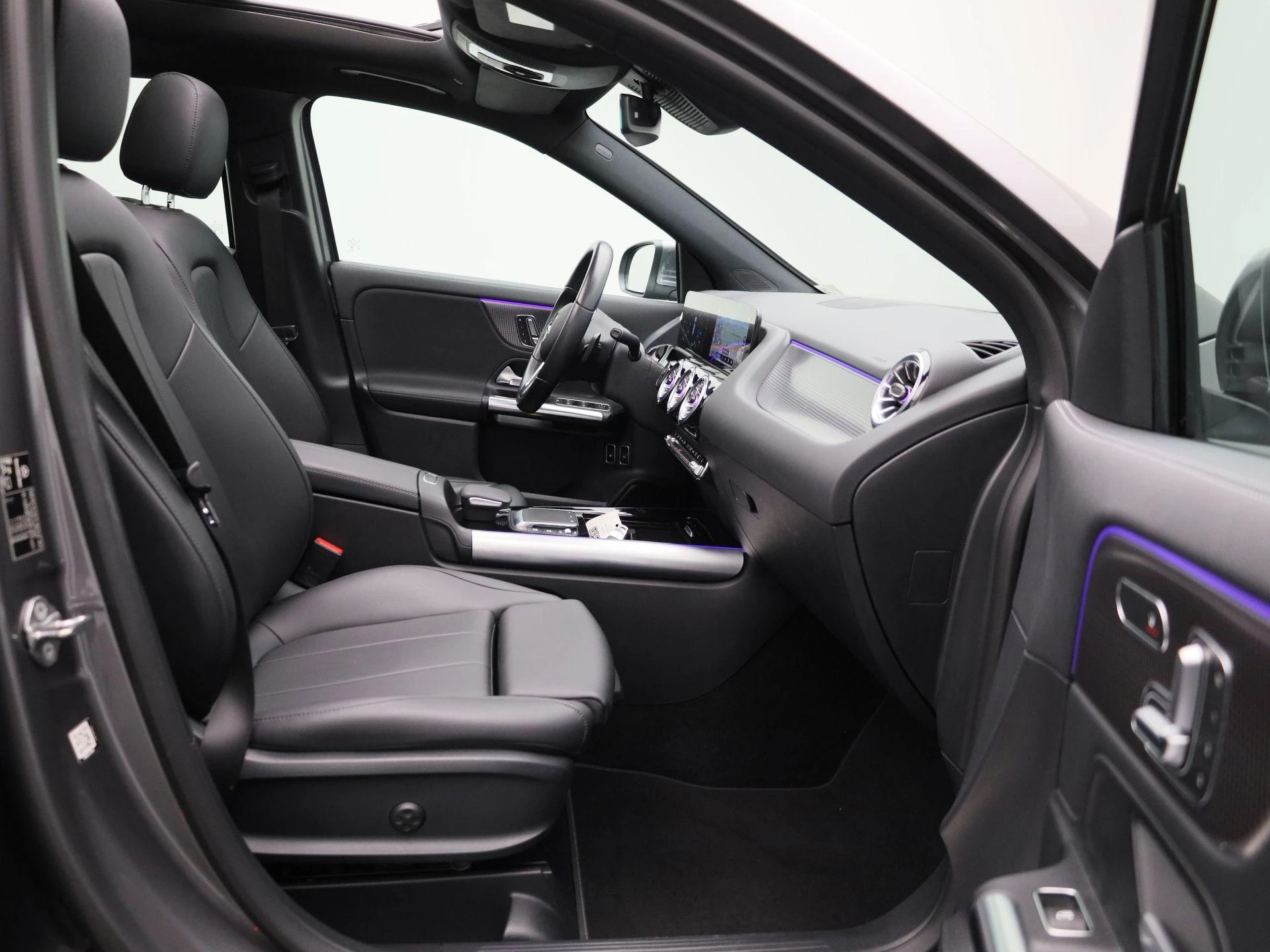 Mercedes-Benz-GLA-image-39