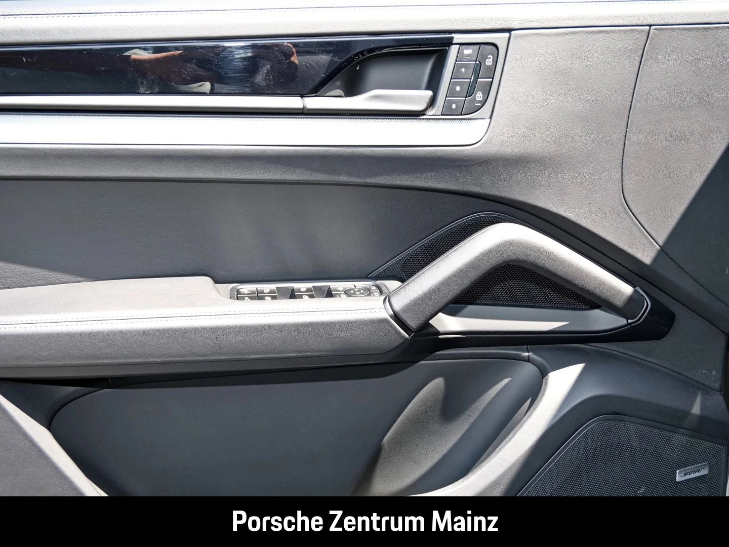 Porsche-Cayenne-image-28