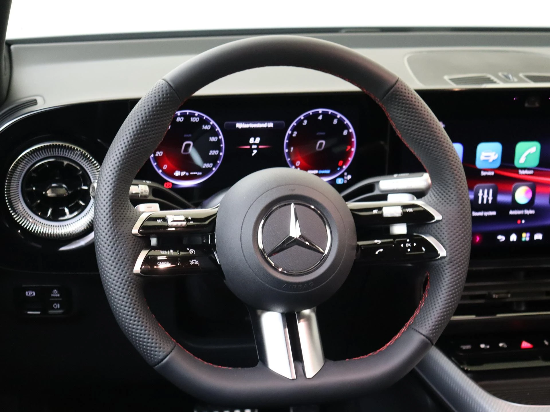 Mercedes-Benz-GLB-image-9
