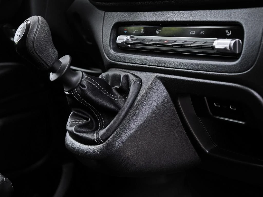 Mercedes-Benz-Vito 116-image-11