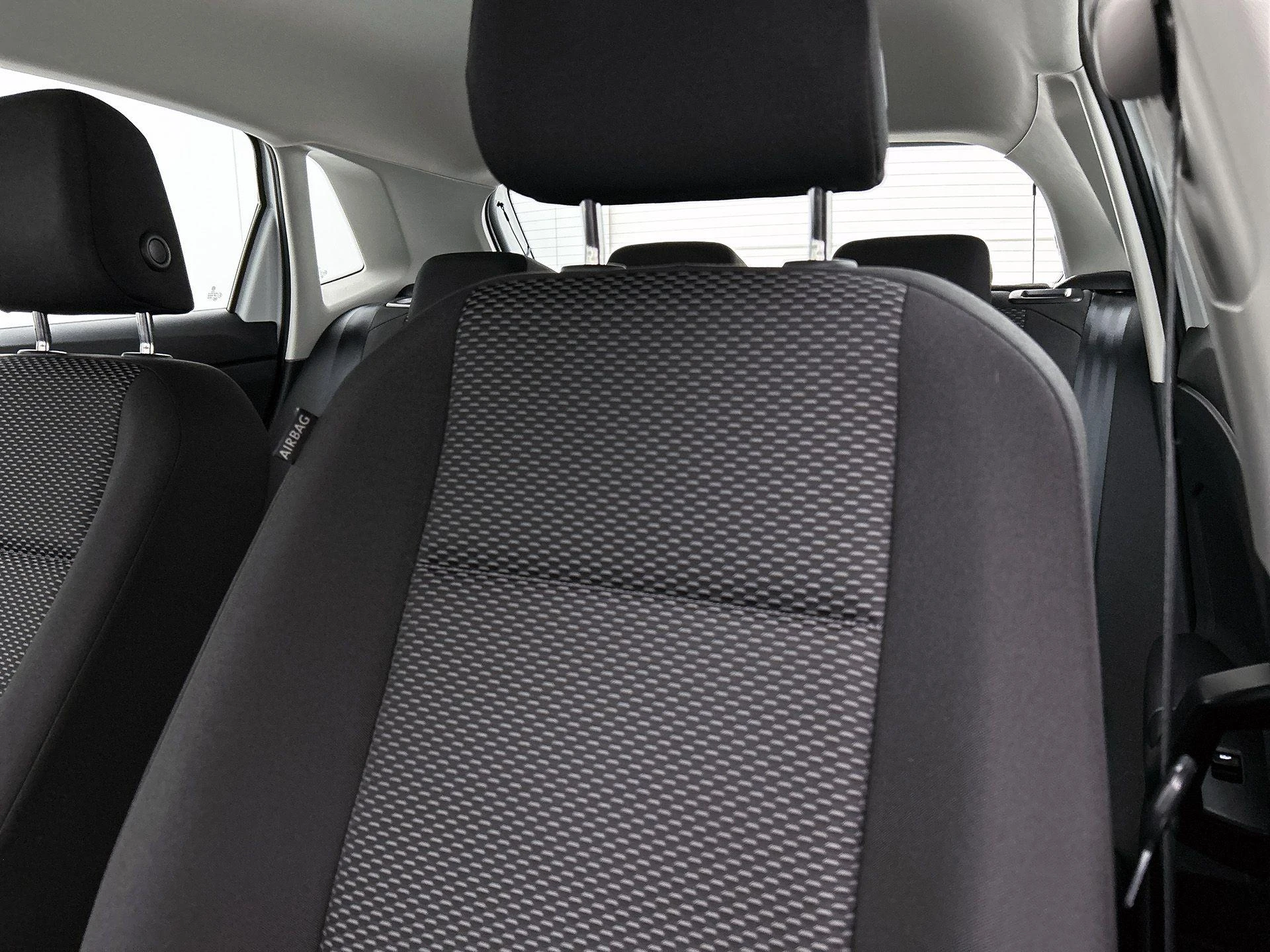 Volkswagen-Polo-image-14