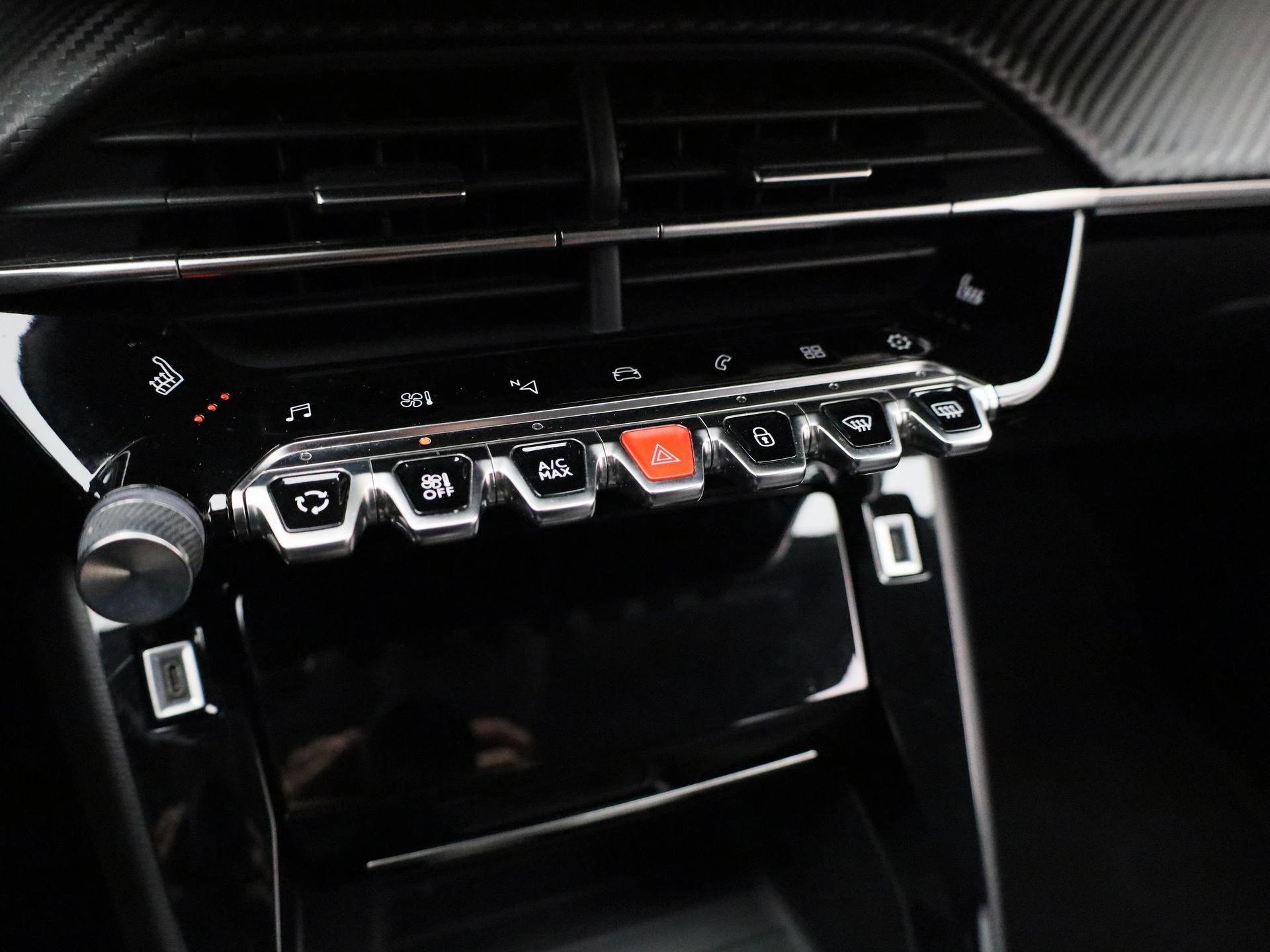 Peugeot-208-image-28
