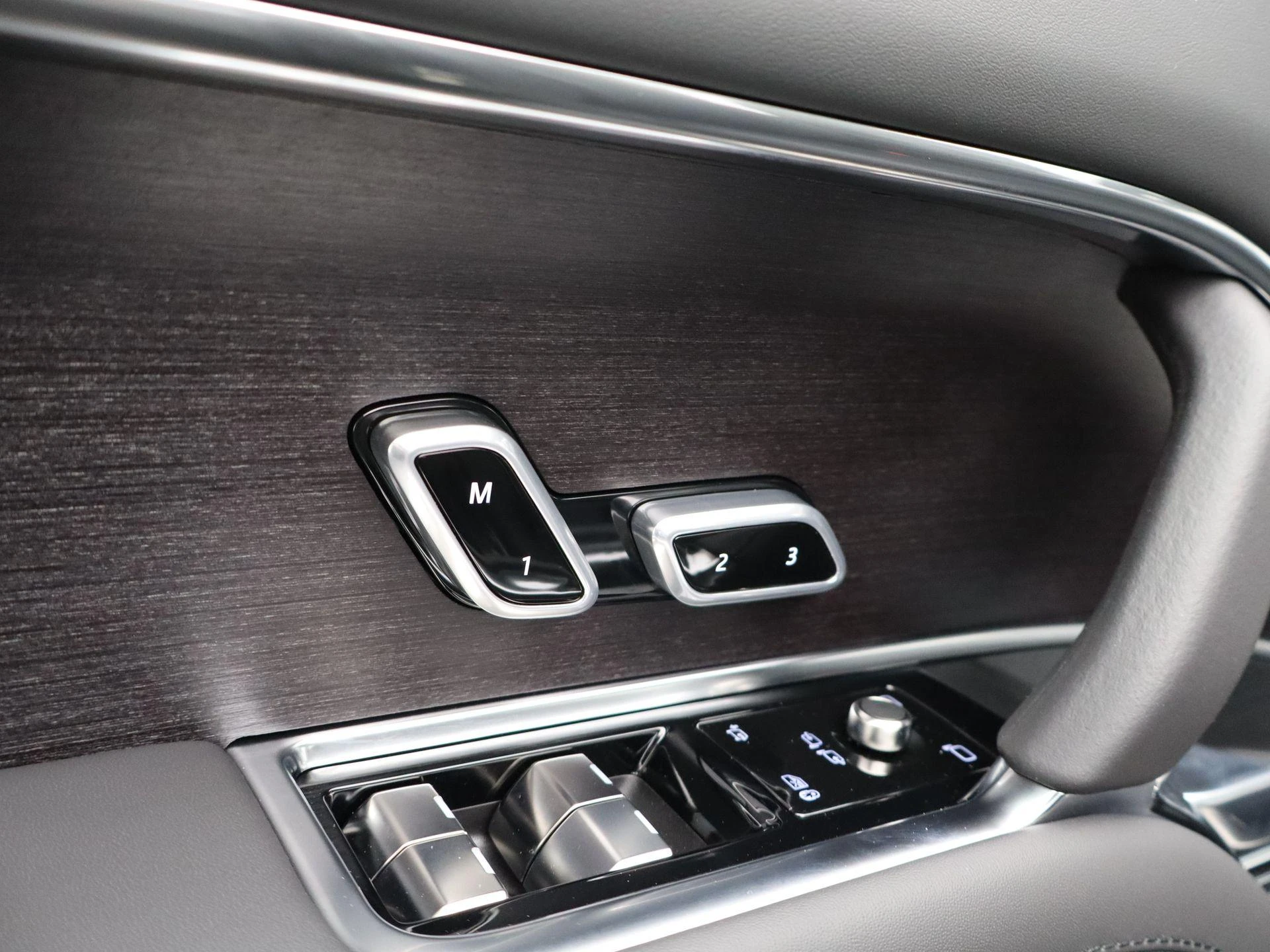 Land Rover-Range Rover-image-31