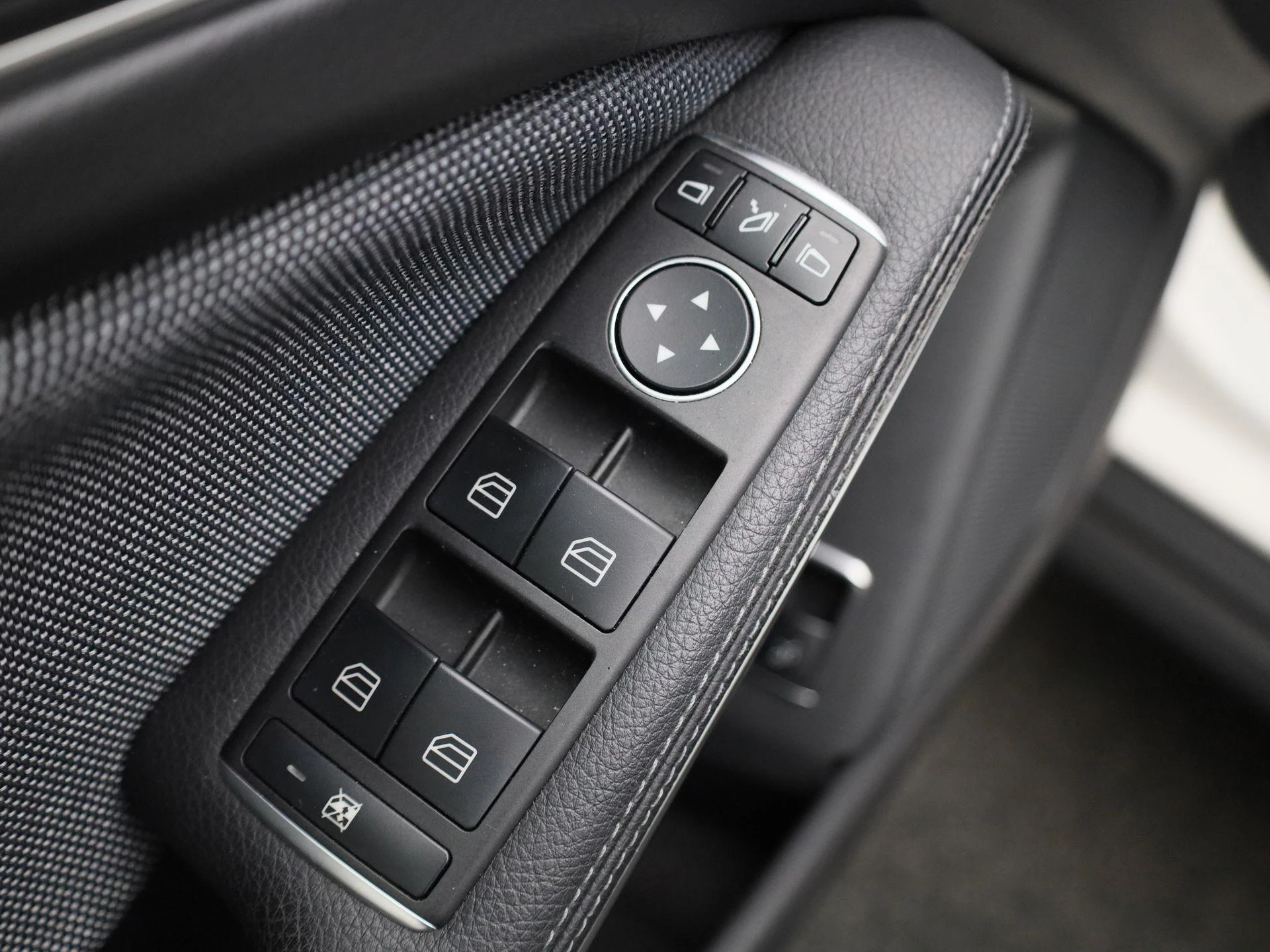 Mercedes-Benz GLA 180 Business Solution Limited