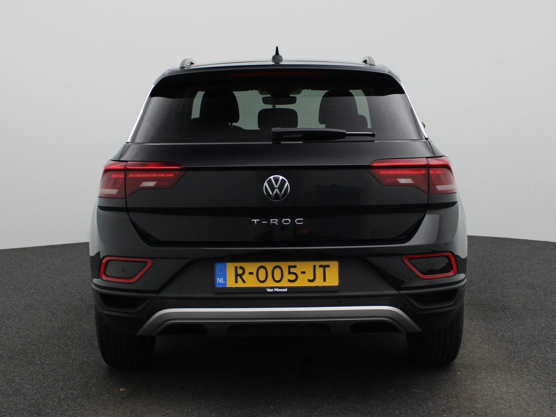 Volkswagen-T-Roc-image-6