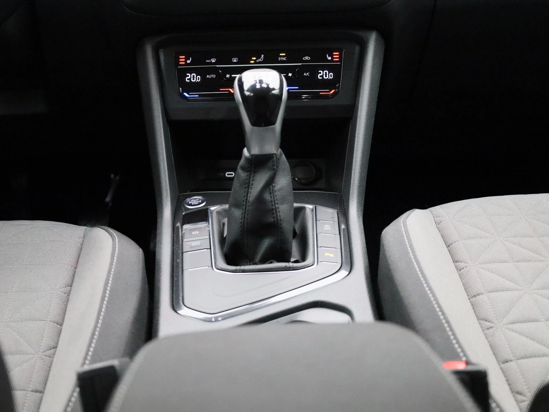 Volkswagen-Tiguan-image-9