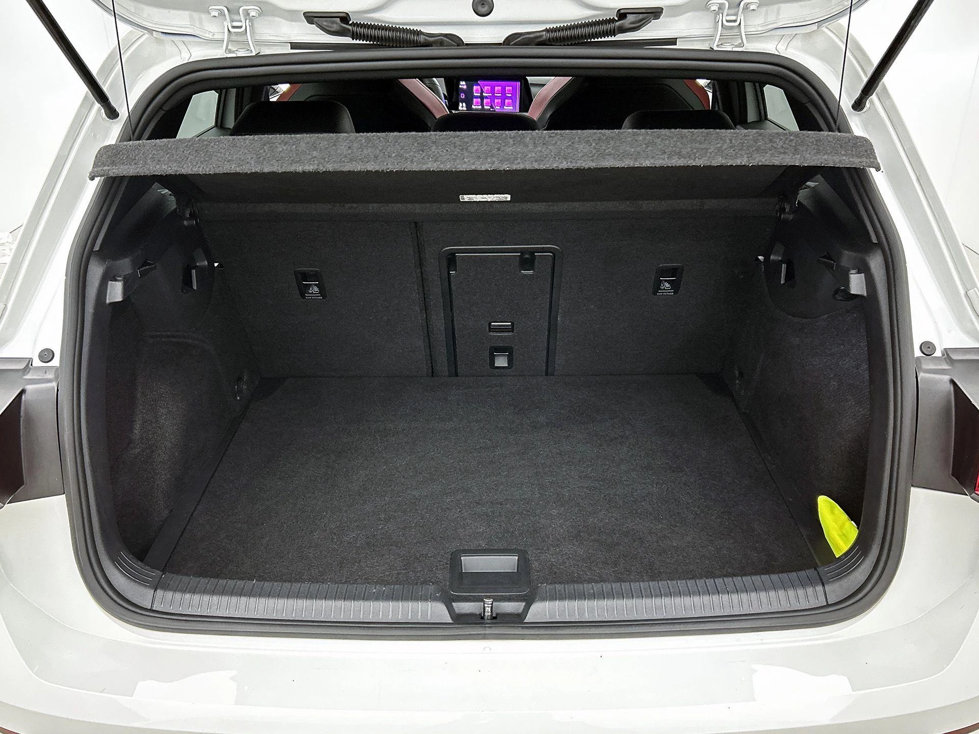 Volkswagen-Golf-image-28