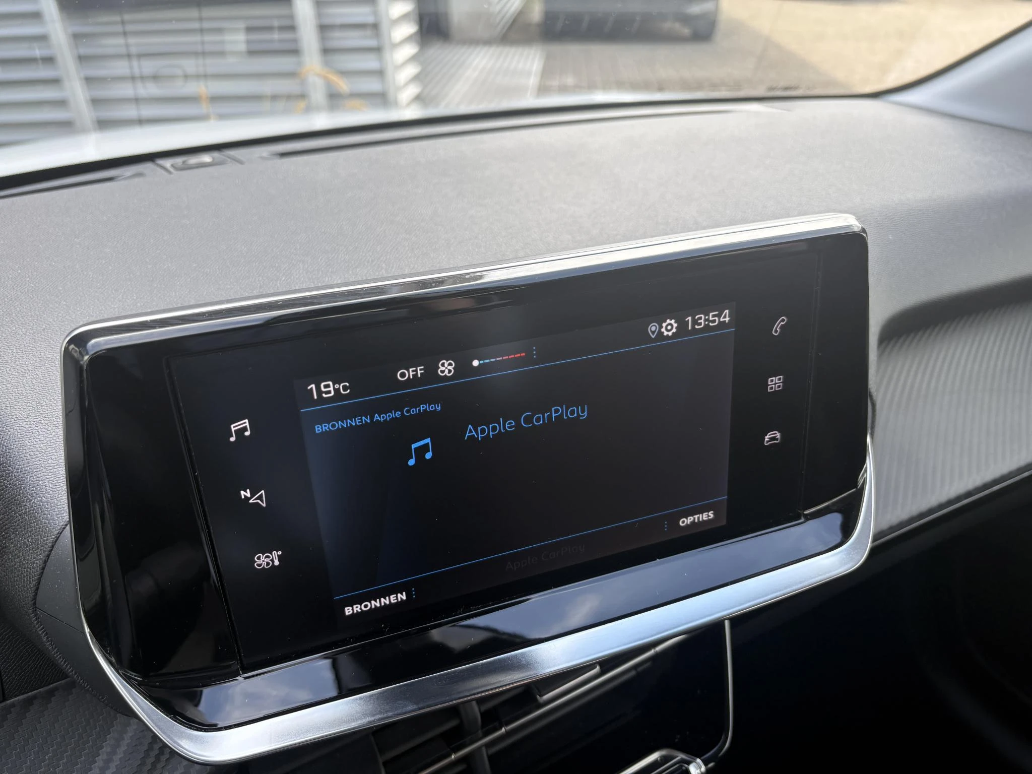 Peugeot-208-image-13