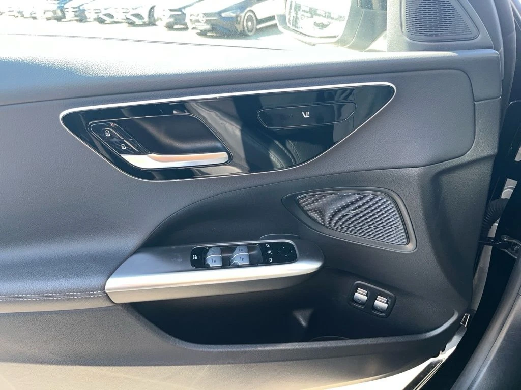 Mercedes-Benz-C-Klasse 300 e-image-8