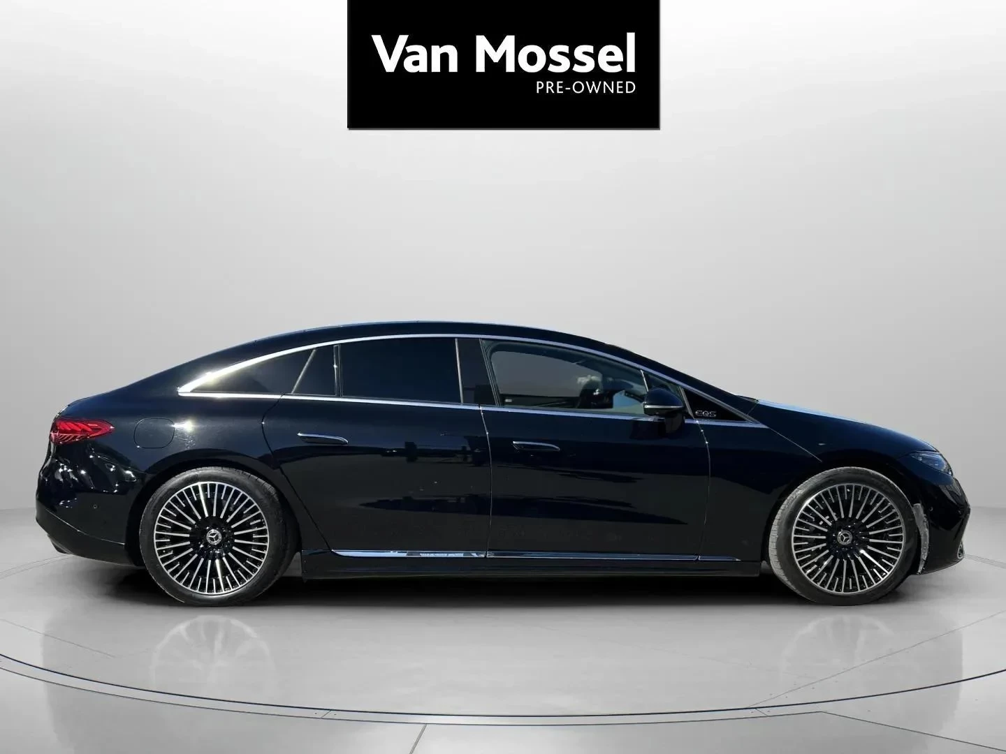 Mercedes-Benz-EQS-image-3