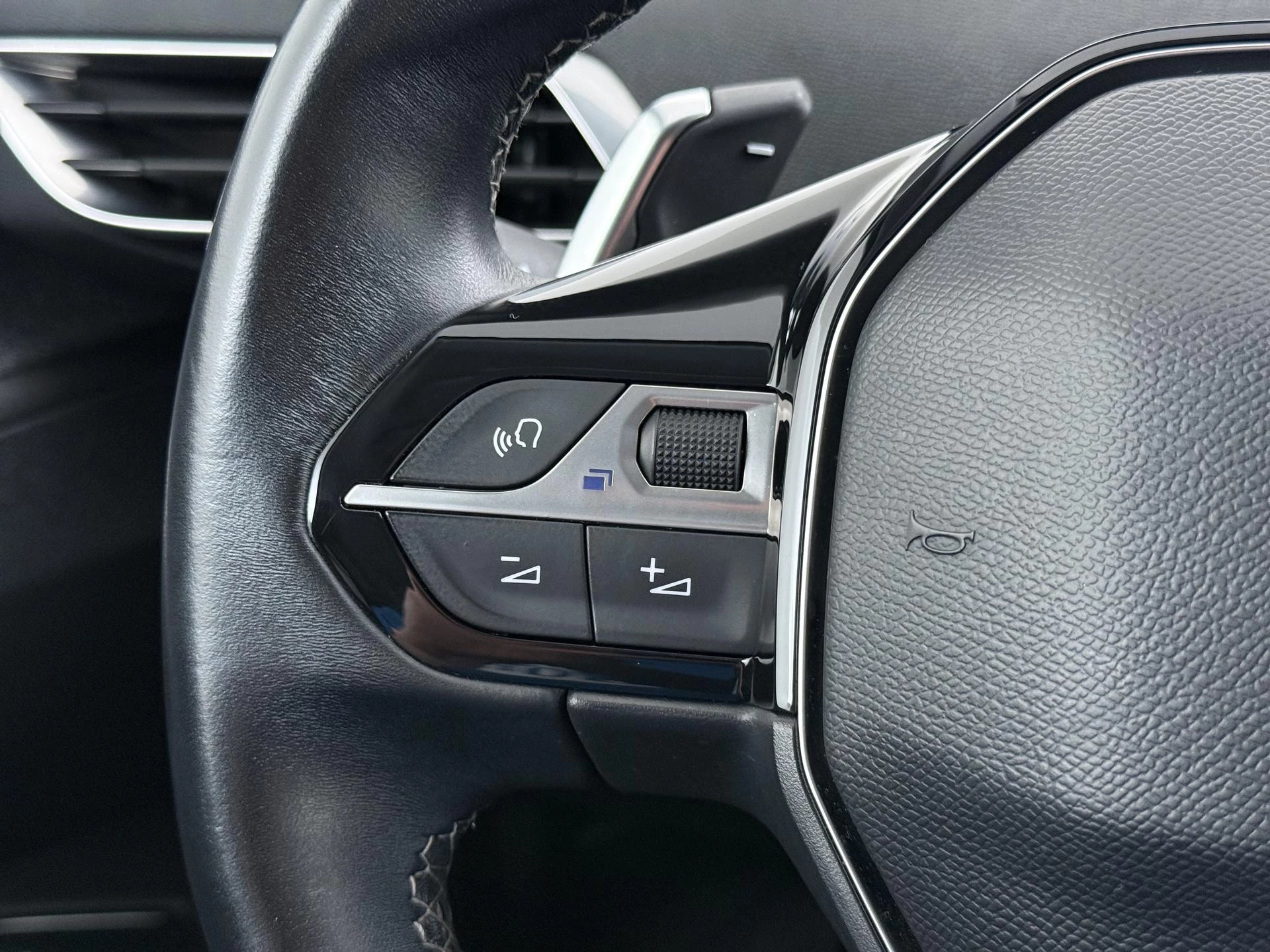 Peugeot 3008 1.6 HYbrid 225 Blue Lease Allure