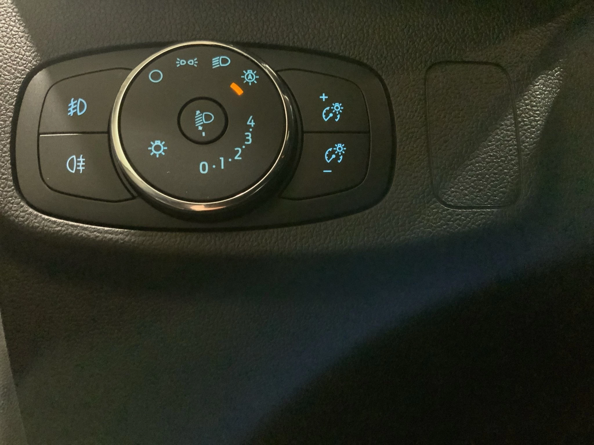 Ford Focus ST-Line X Turnier Aut.*AHK*ACC*HUD*KAM*NAVI*WINTER-PKT.