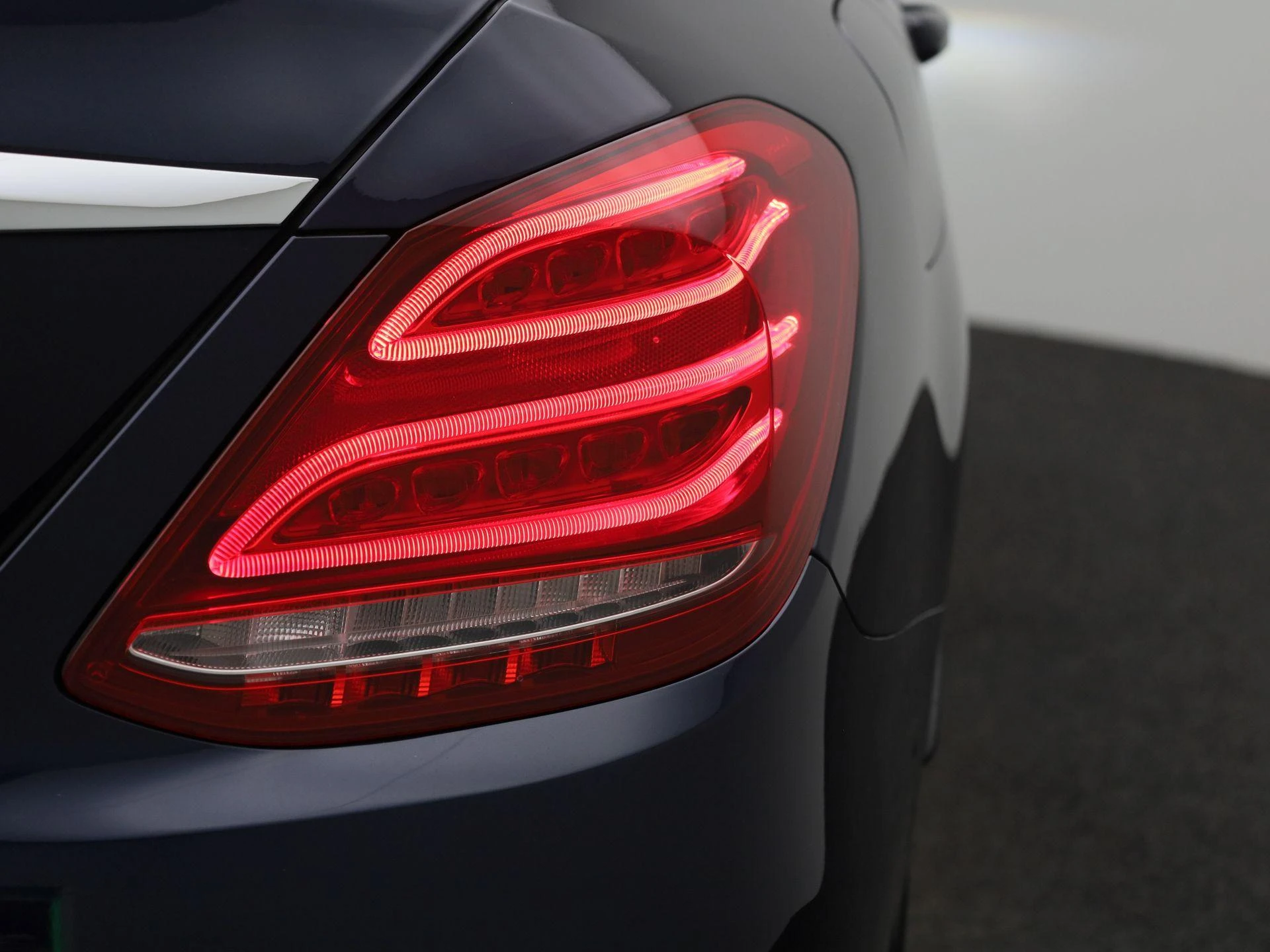 Mercedes-Benz-C-Klasse-image-52